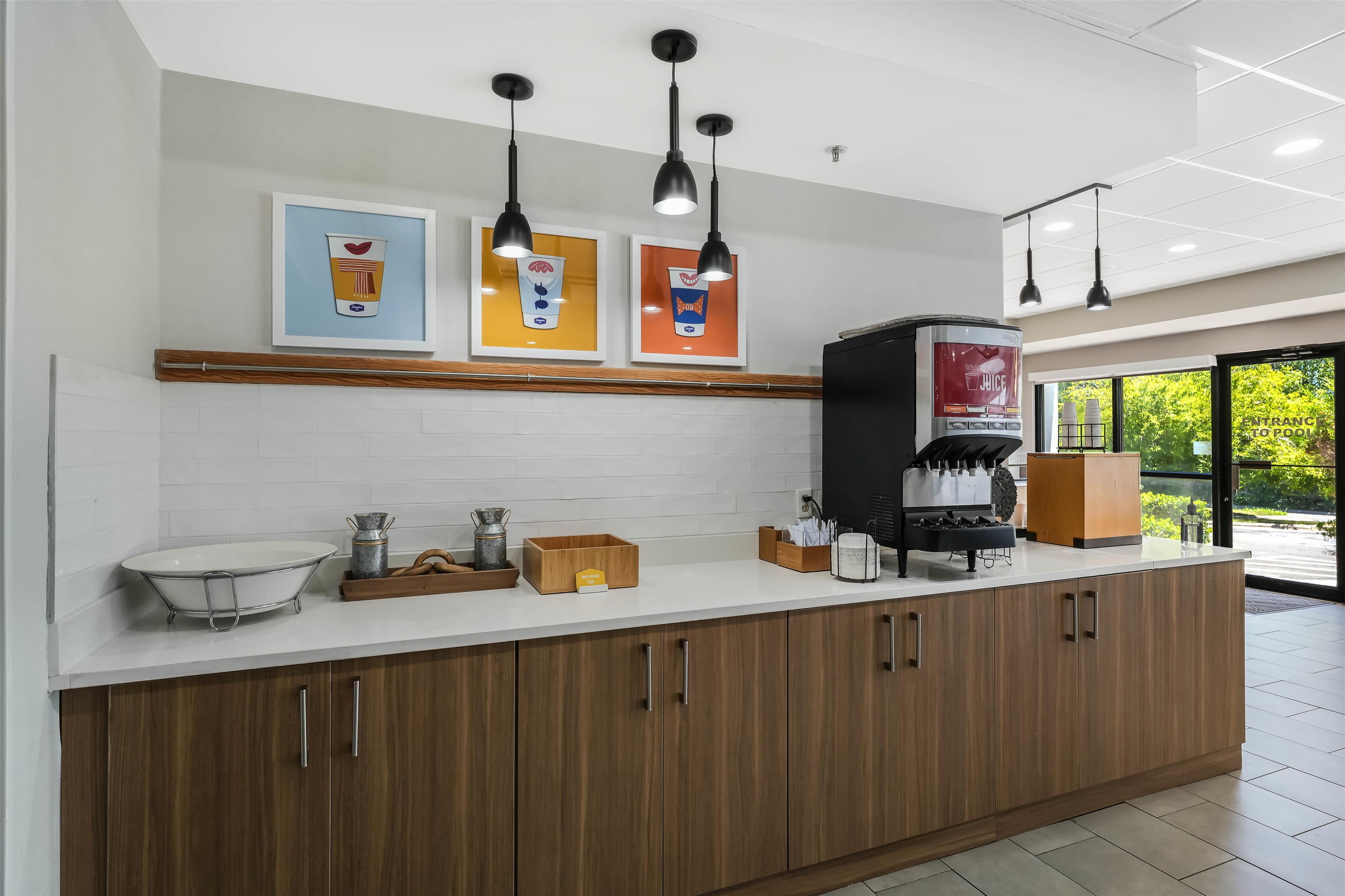 Breakfast Area | Hampton Inn Henderson