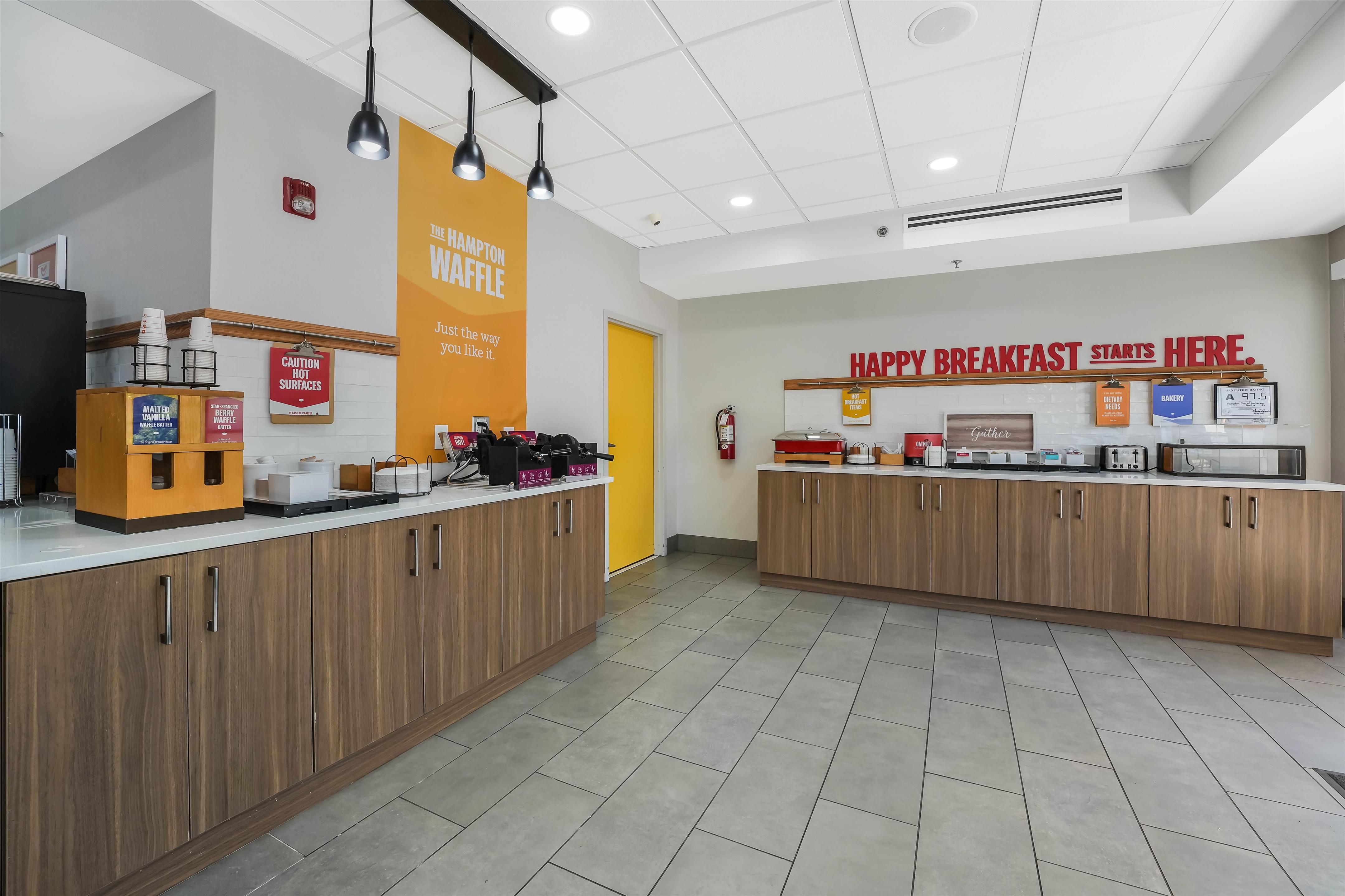 Breakfast Area | Hampton Inn Henderson