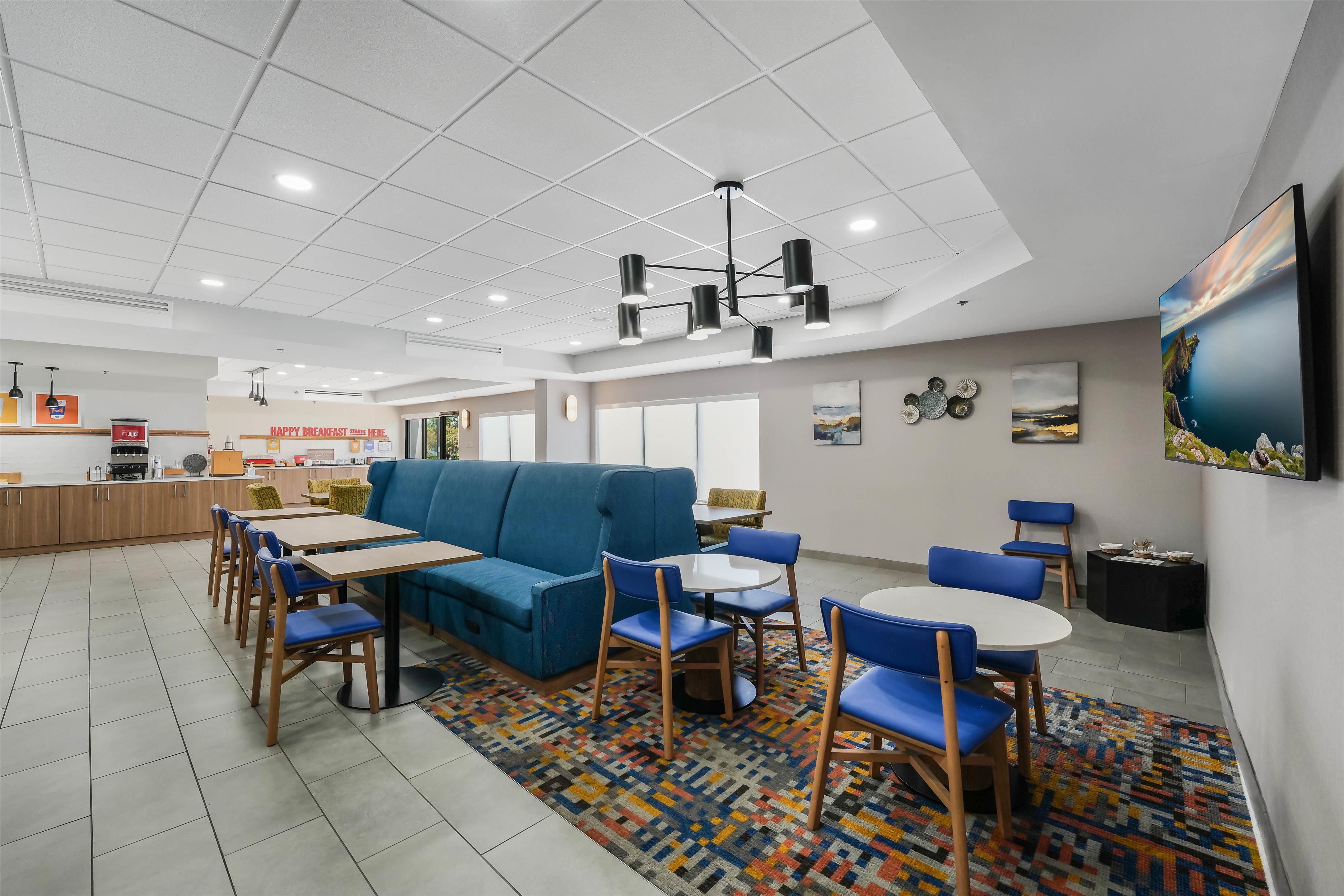 Breakfast Area | Hampton Inn Henderson