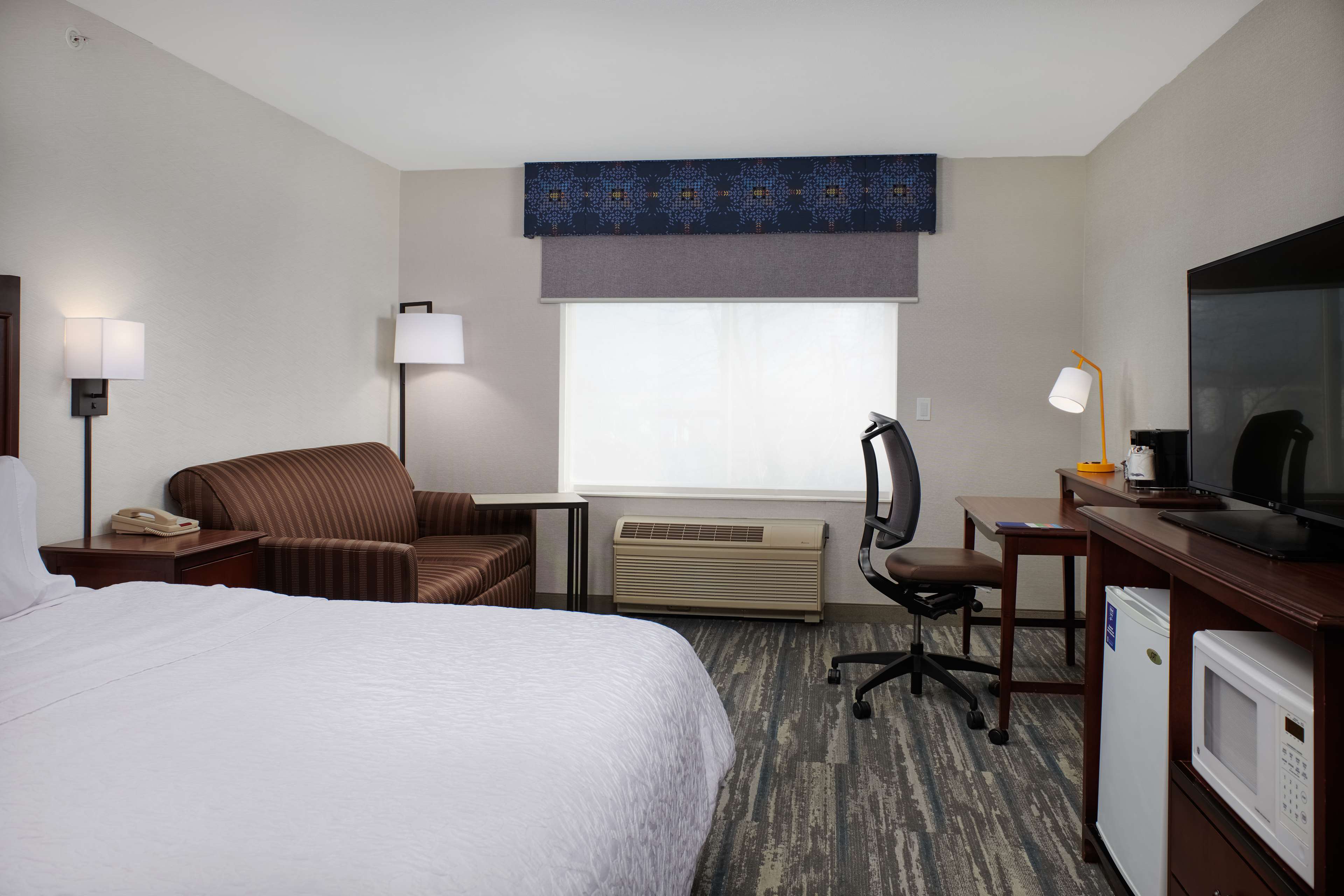 Hampton Inn by Hilton Helena Room Type - 1KNG MOB HEAR ACC W TUB NS