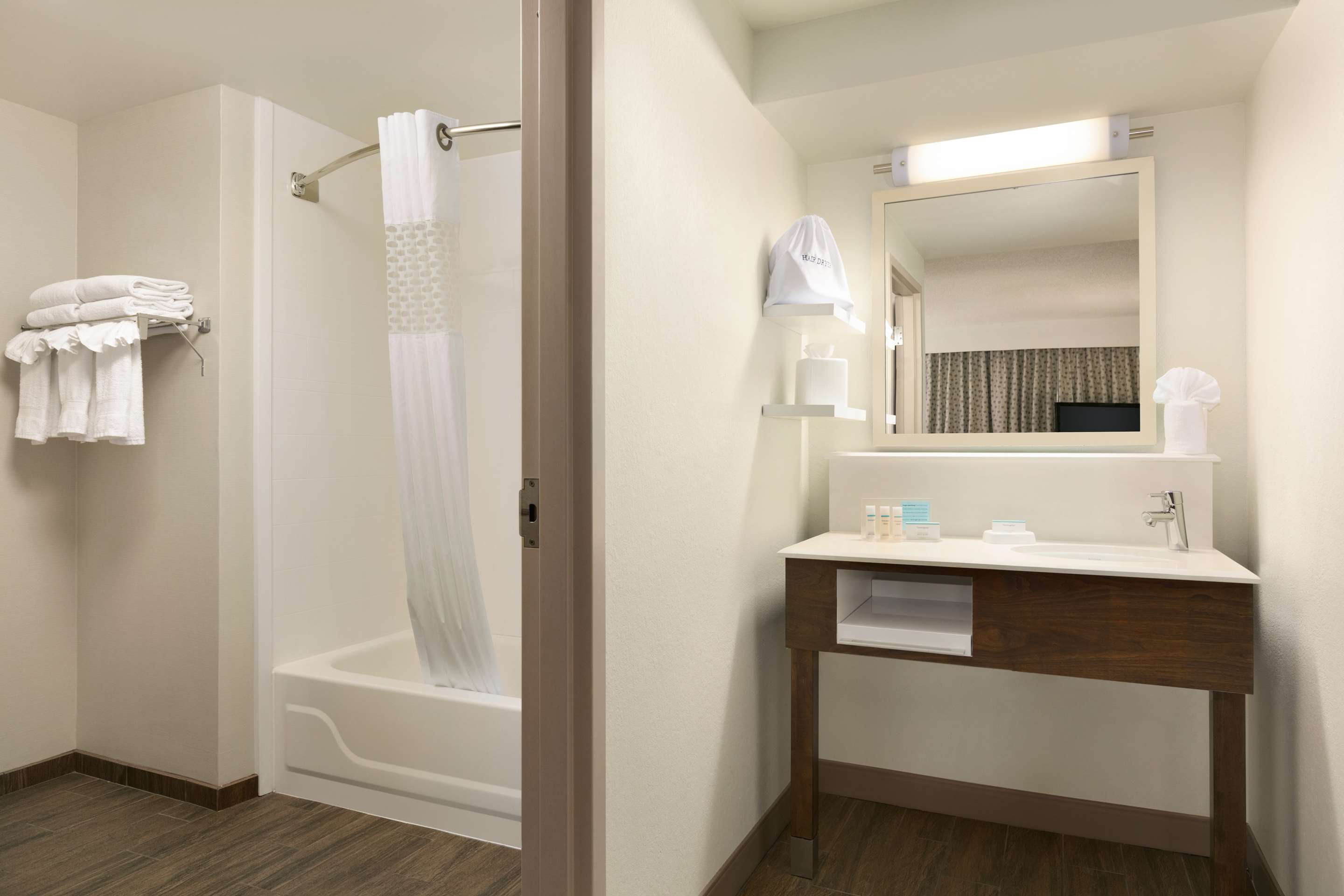 Guest room bath