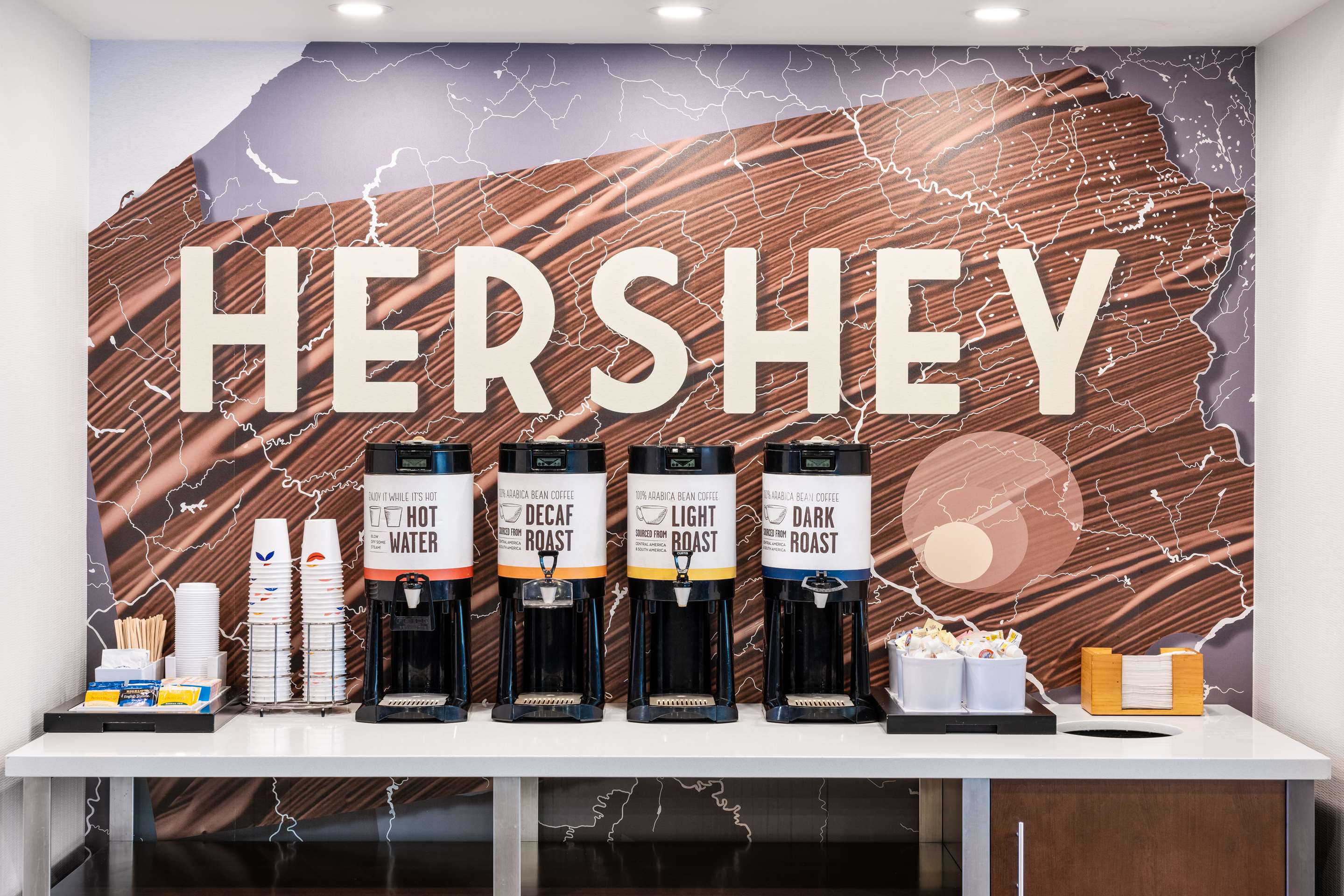 Breakfast Area | Hampton Inn & Suites Hershey