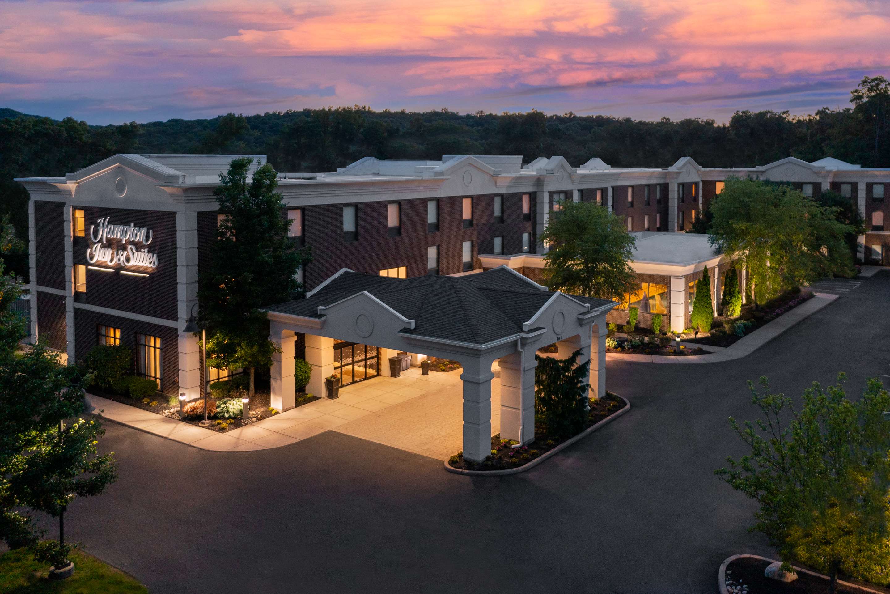 Exterior | Hampton Inn & Suites Hartford/Farmington