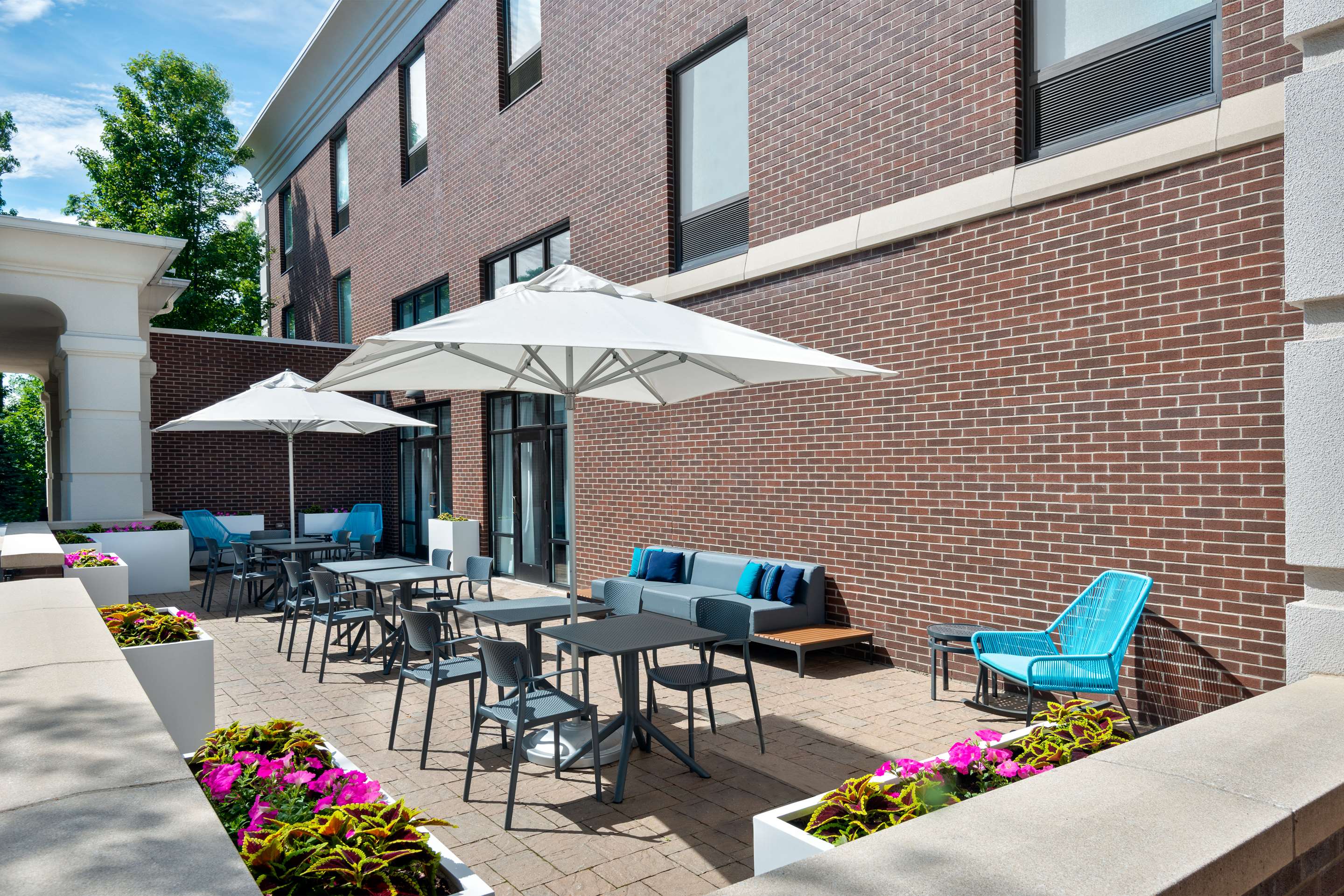 Exterior | Hampton Inn & Suites Hartford/Farmington