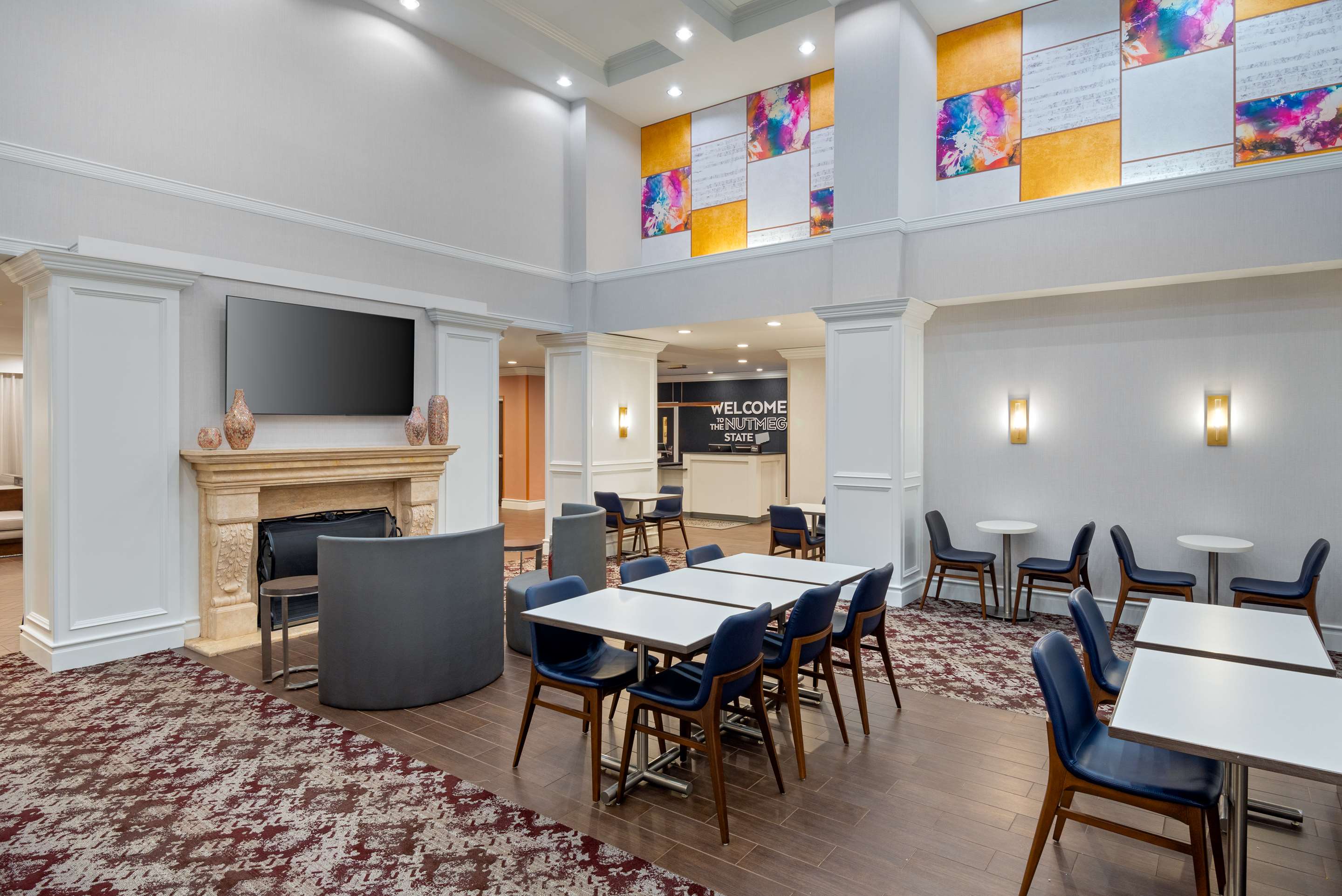 Breakfast Area | Hampton Inn & Suites Hartford/Farmington