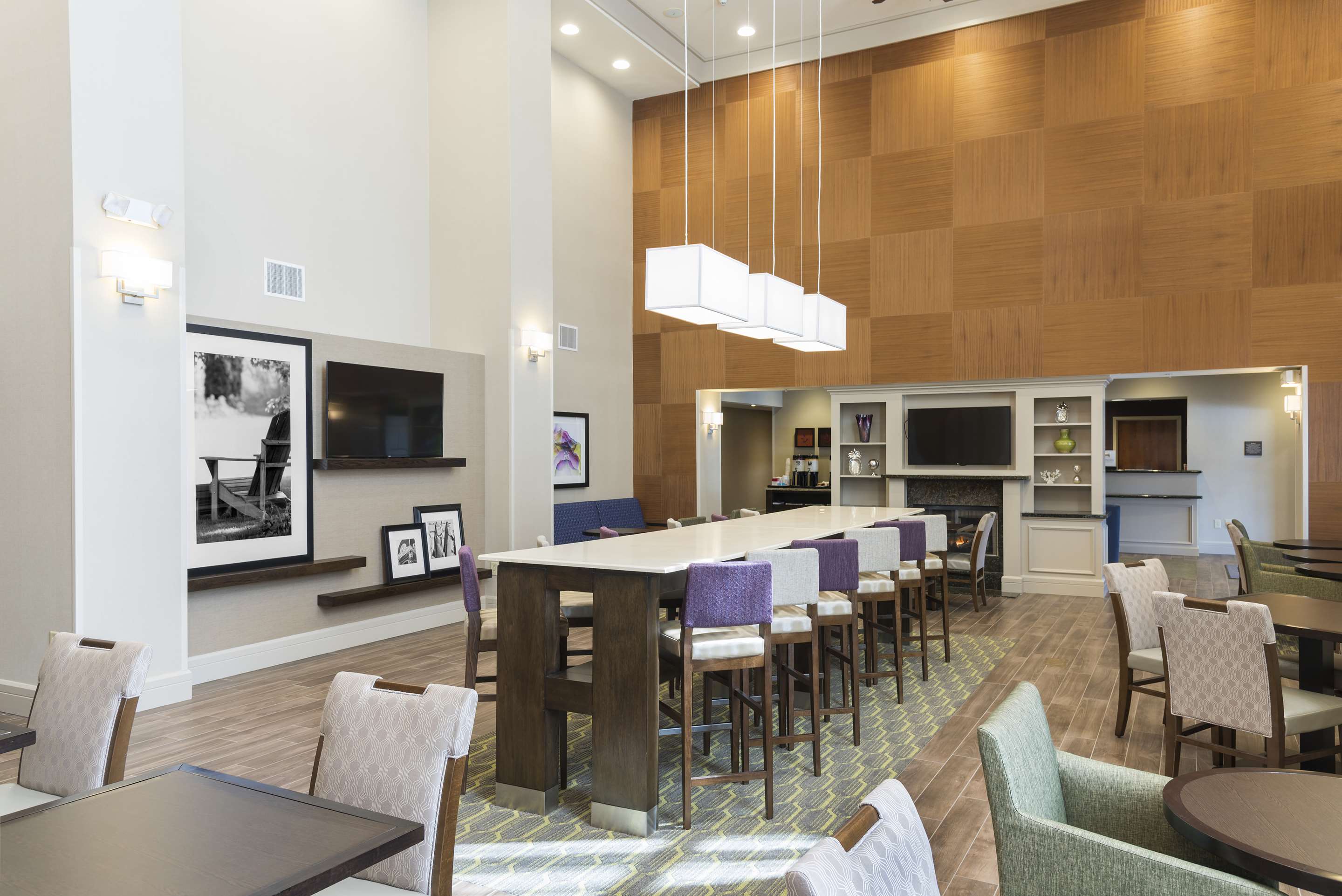 Reception | Hampton Inn & Suites Hartford-Manchester