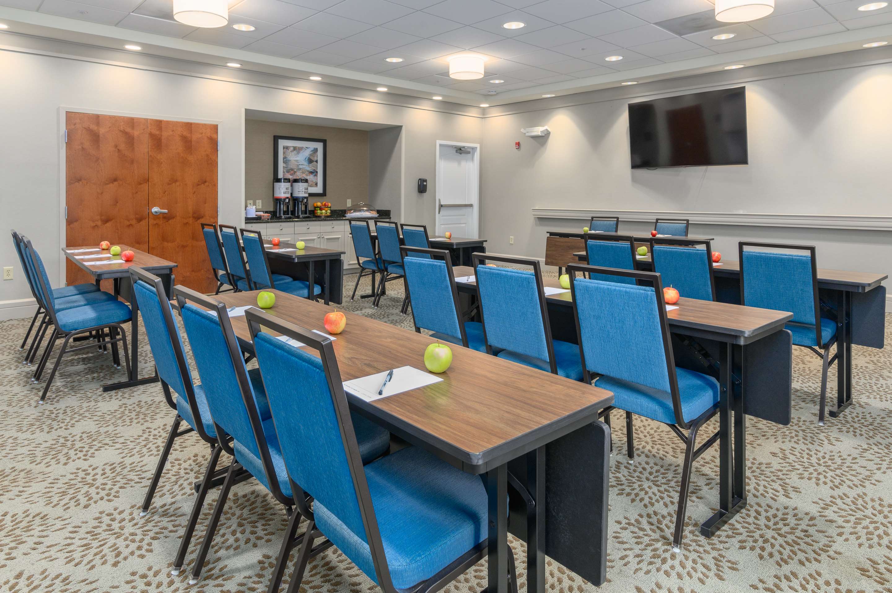 Meeting Room | Hampton Inn & Suites Hartford-Manchester