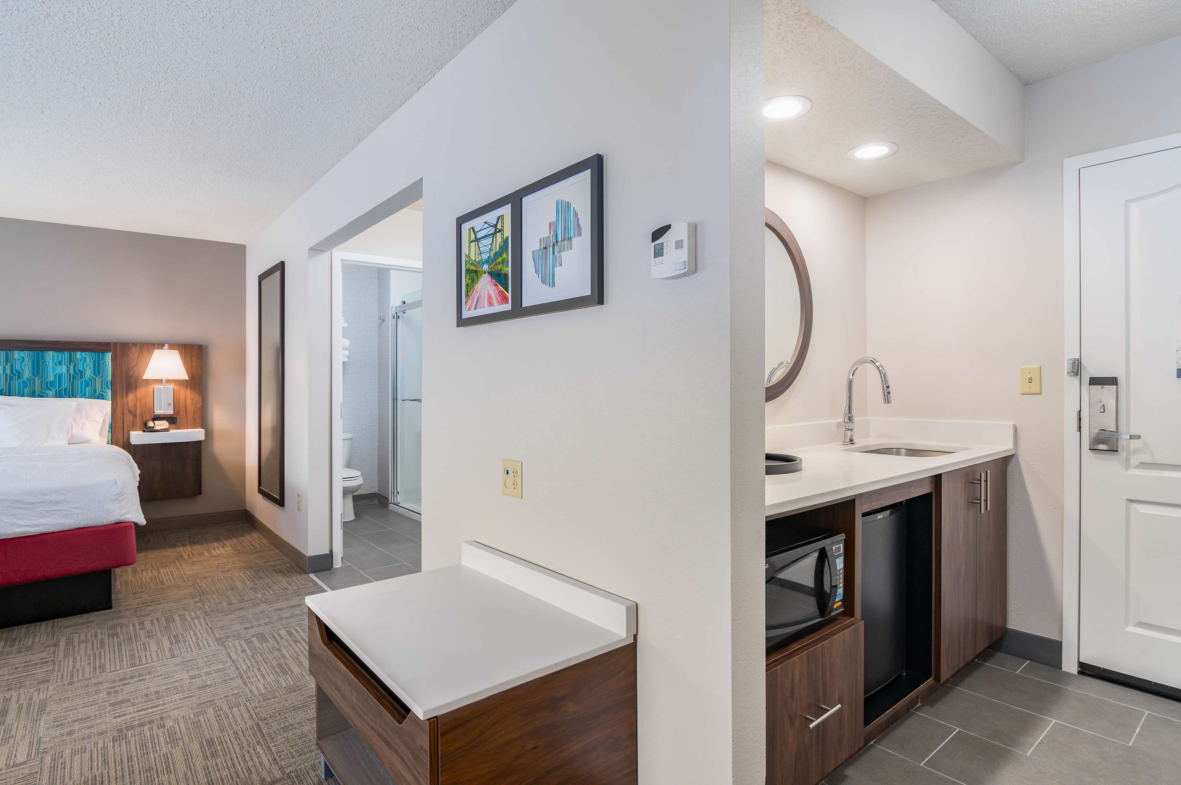 Hampton Inn & Suites Hartford-Manchester, CT Room Type - 1KNG STUDIO SOFABED NOSMOK
