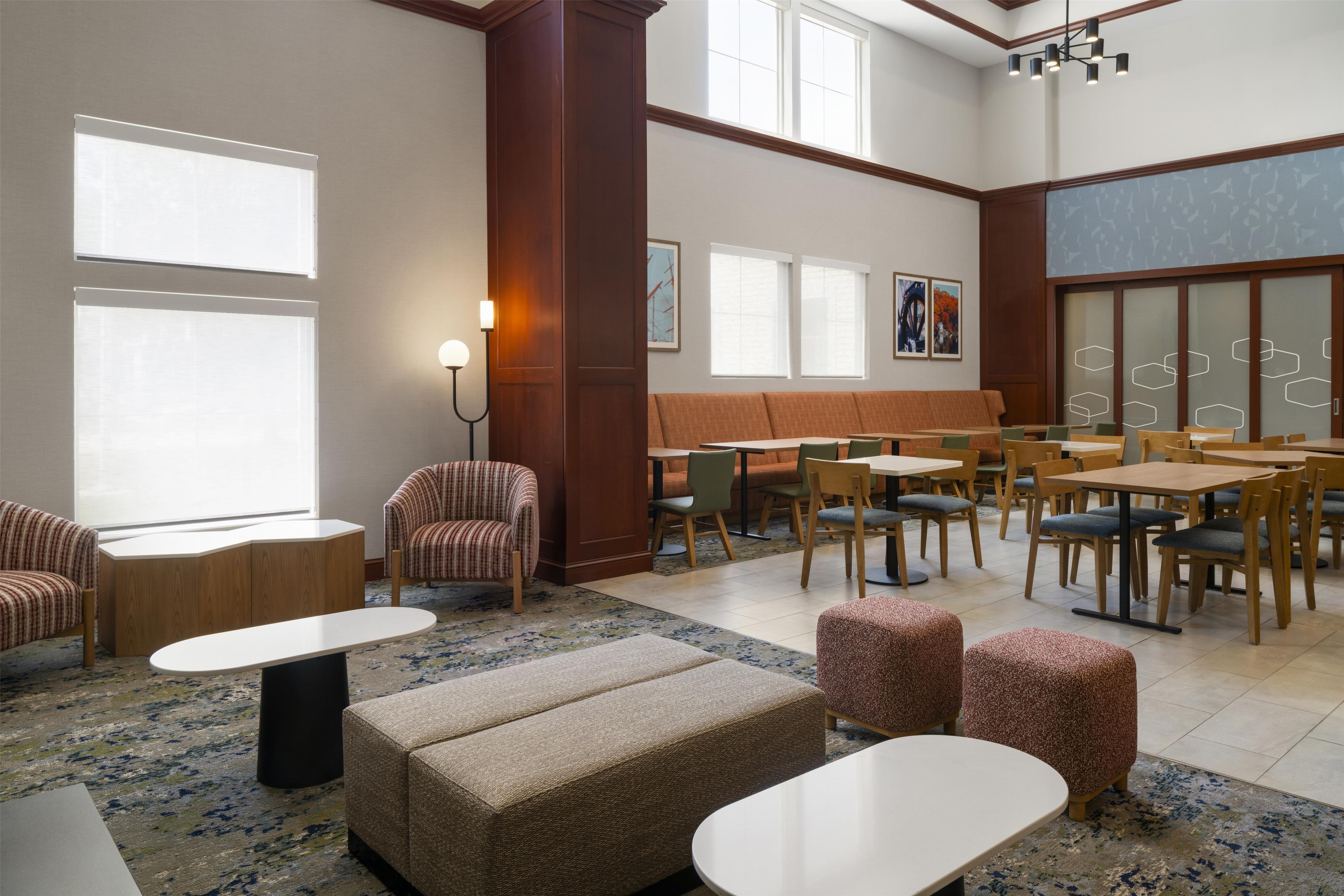 Breakfast Area | Hampton Inn & Suites Mystic