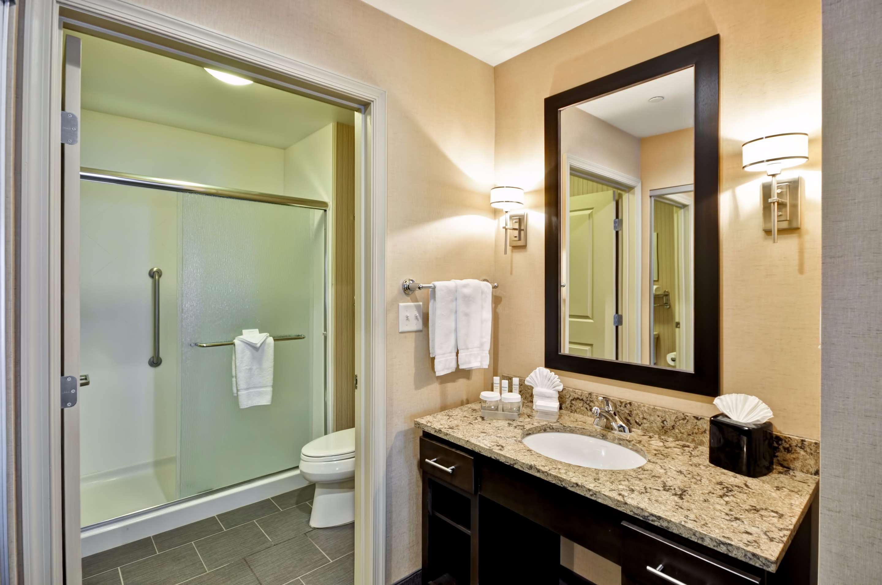 Guest room bath