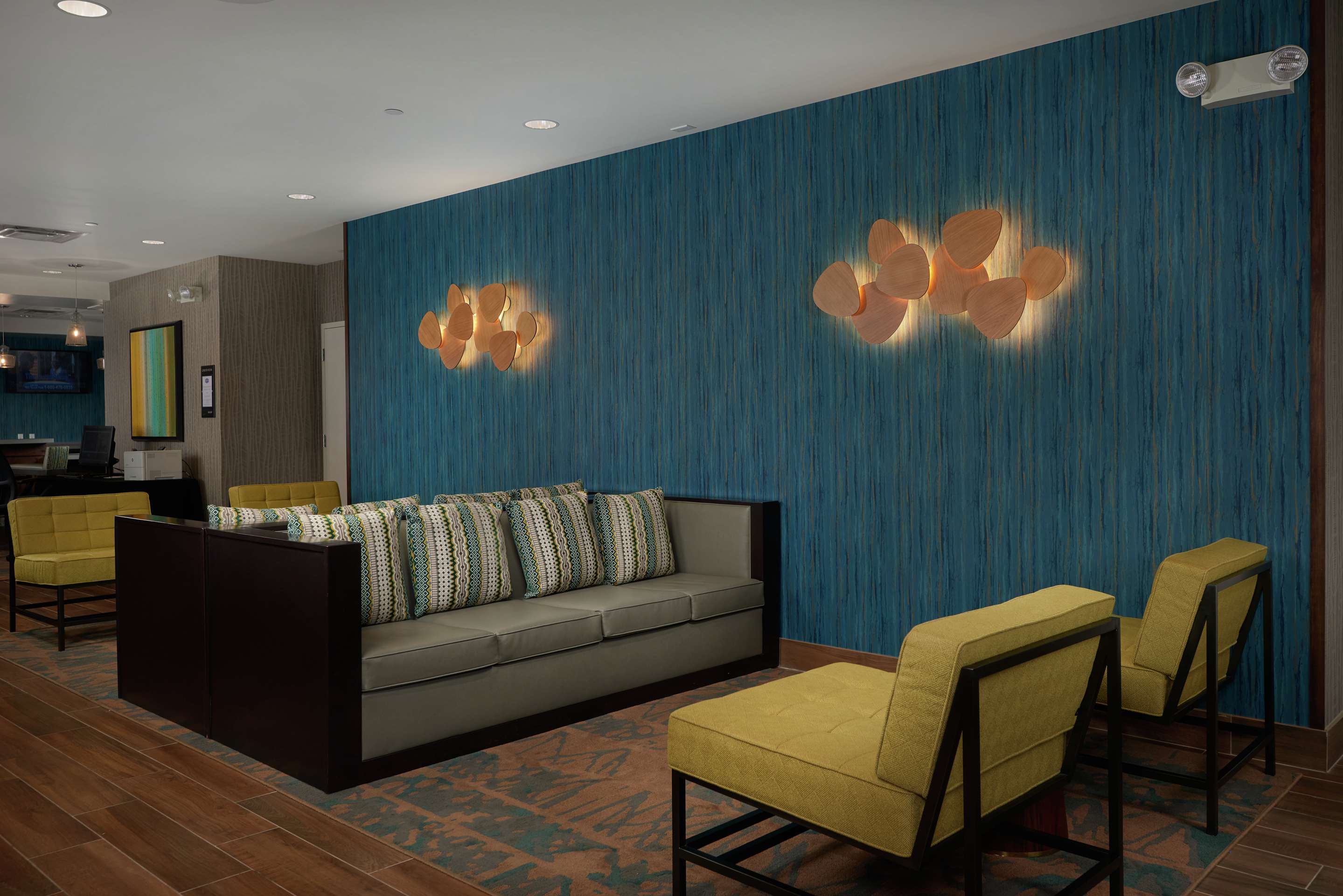 Lobby | Hampton Inn Lake Havasu City