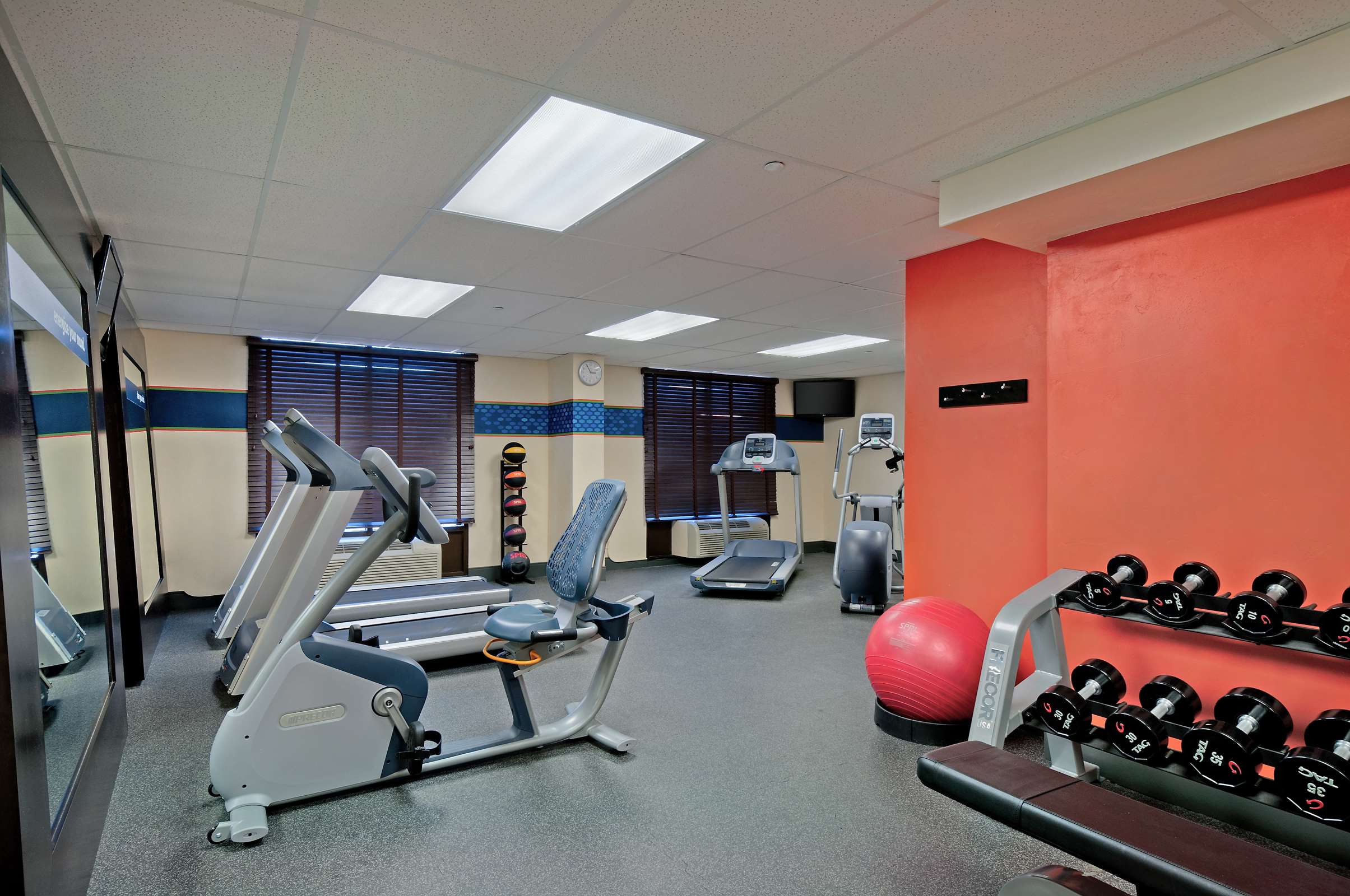 Health club fitness center gym | Hampton Inn Lake Havasu City