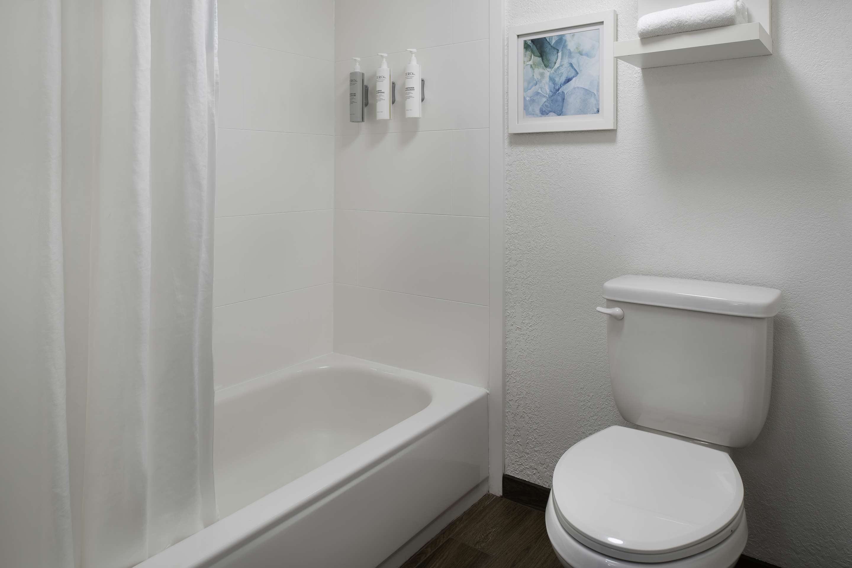 Guest room bath