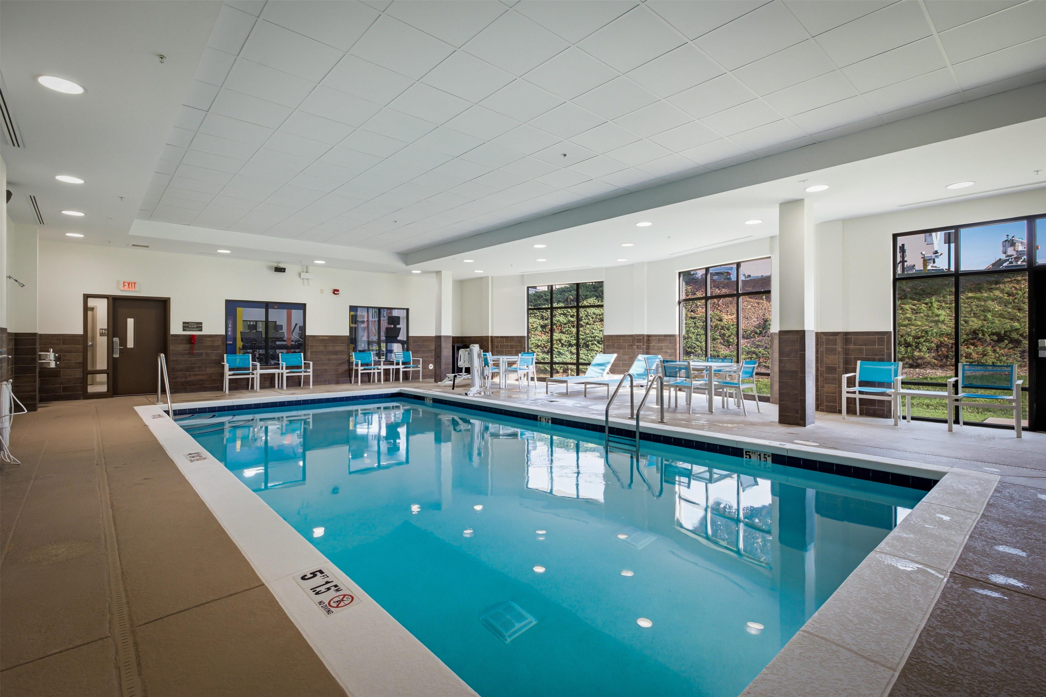 Pool | Hampton Inn Hickory