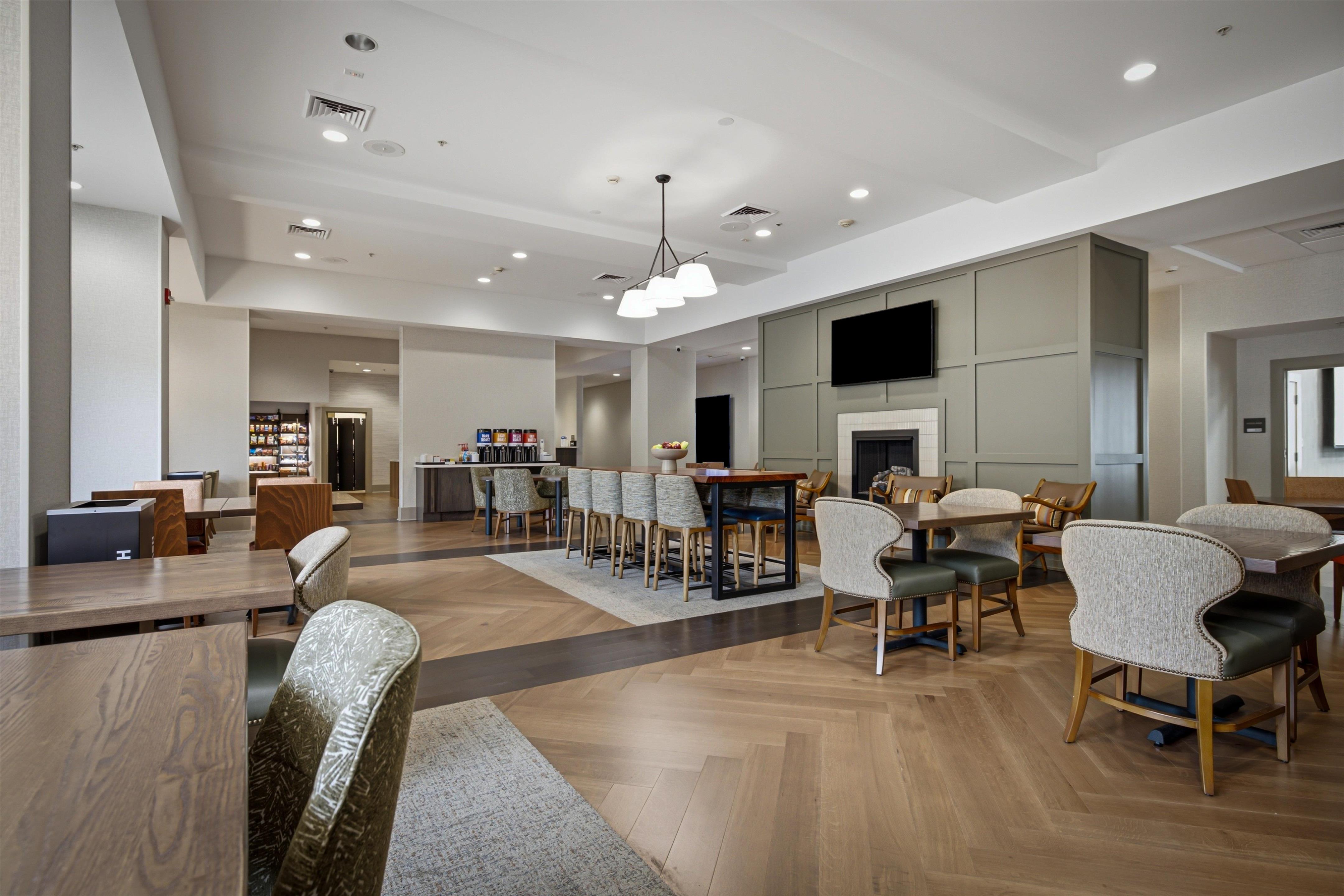 Lobby | Hampton Inn Hickory