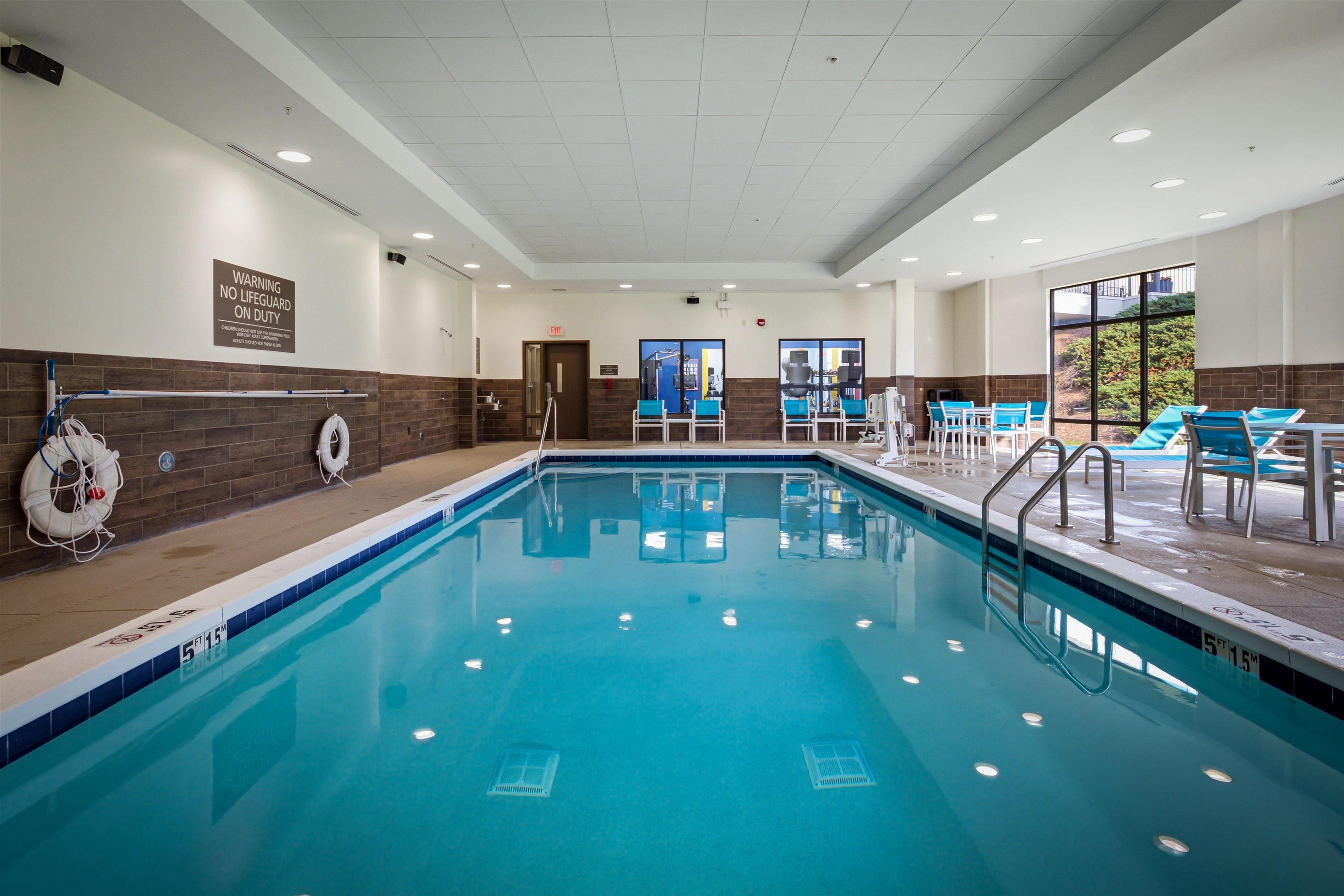 Pool | Hampton Inn Hickory