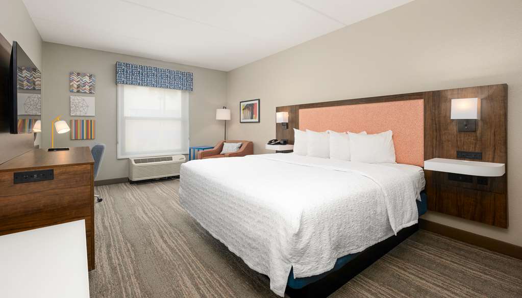 Hampton Inn &amp; Suites Harlingen-guestroom-Guest Room,On-Site.jpg