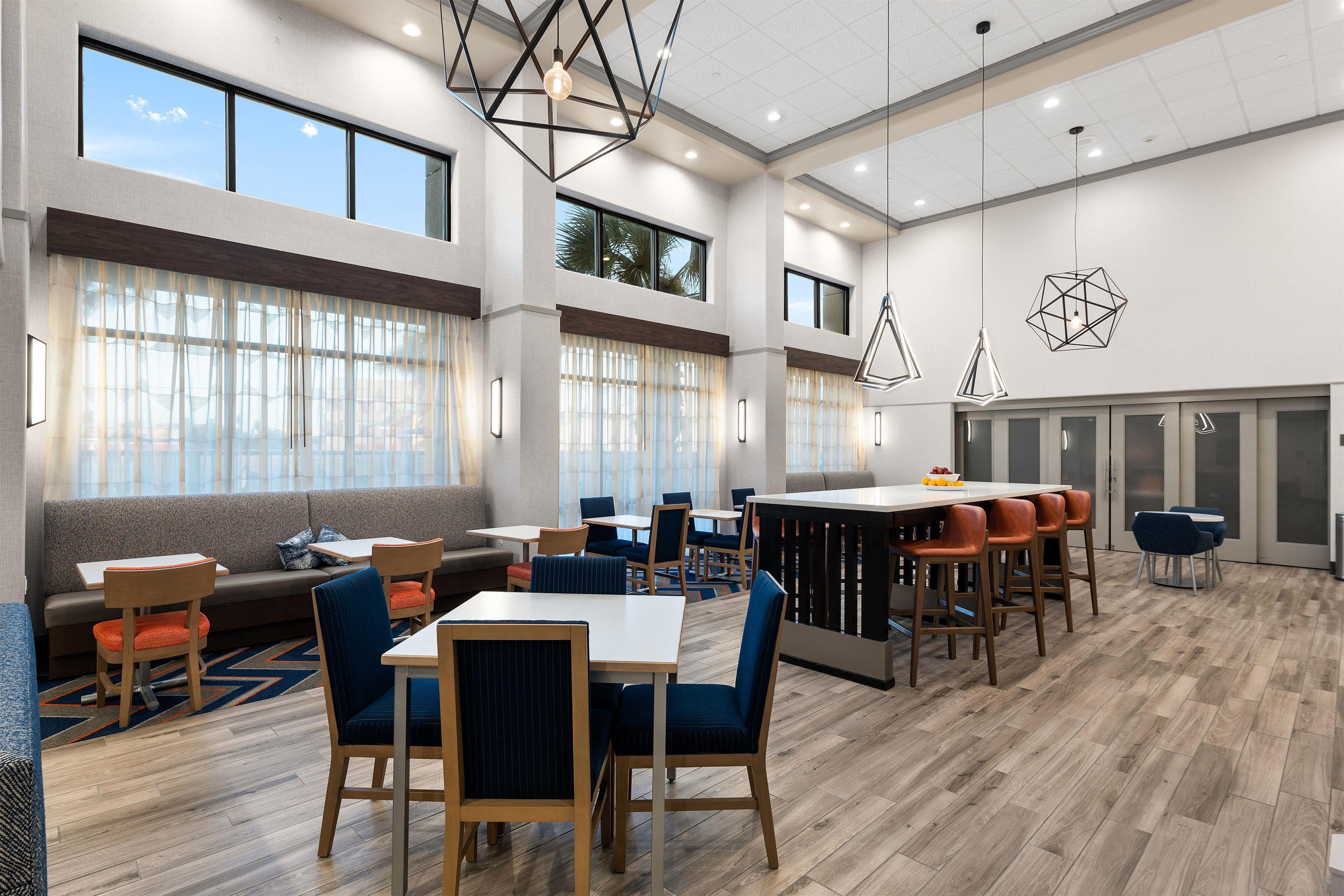 Lobby | Hampton Inn & Suites Harlingen