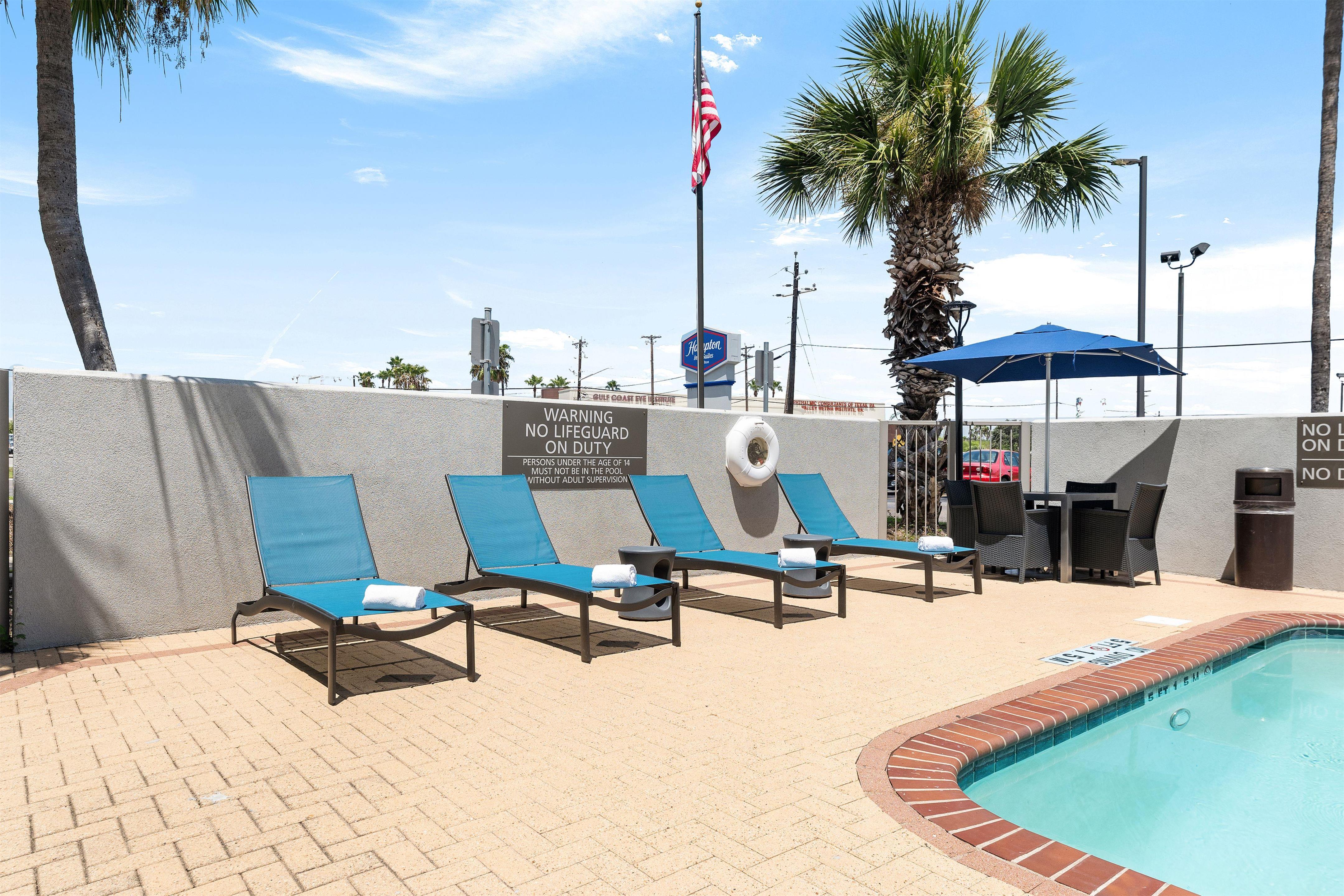 Pool | Hampton Inn & Suites Harlingen