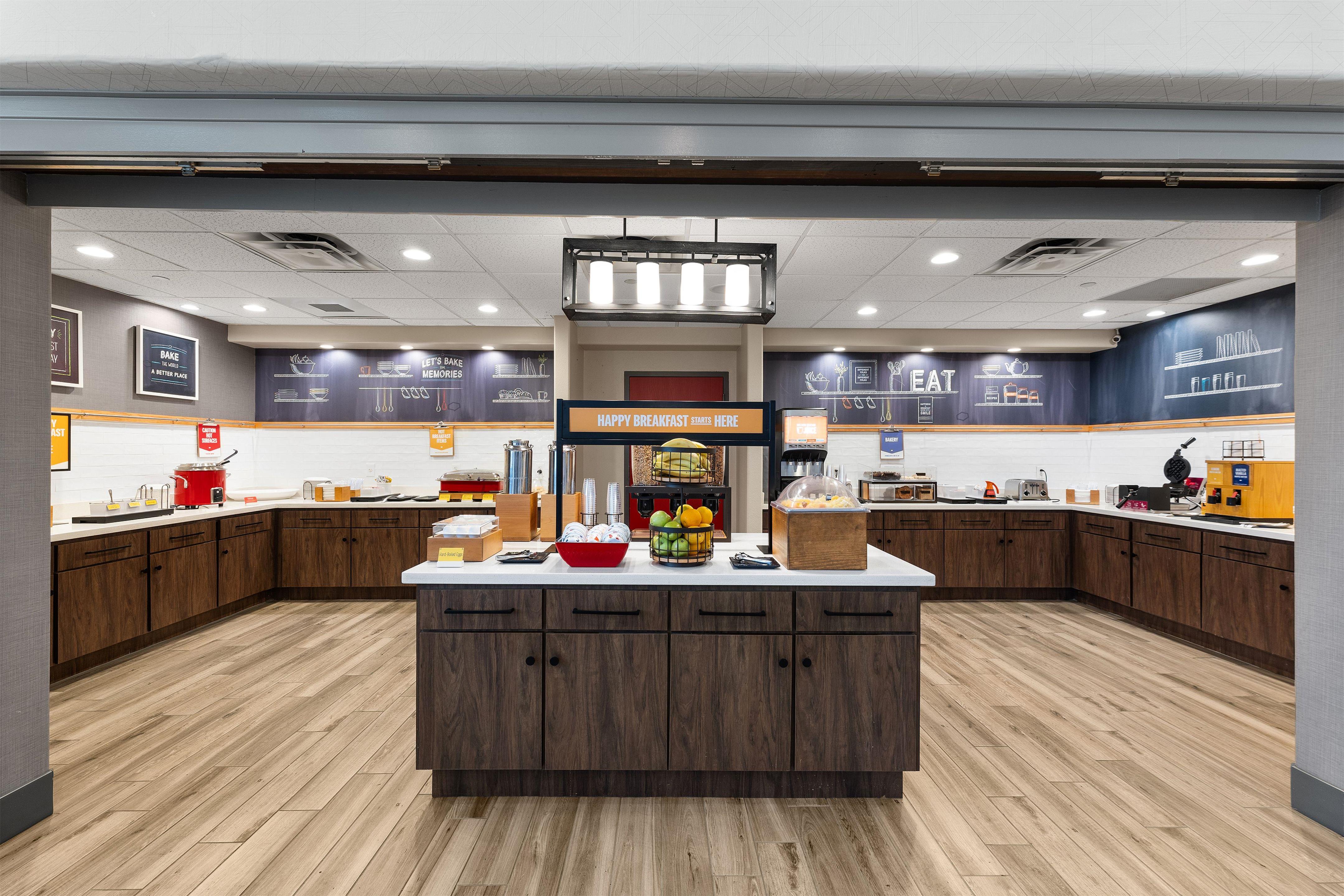 Breakfast Area | Hampton Inn & Suites Harlingen