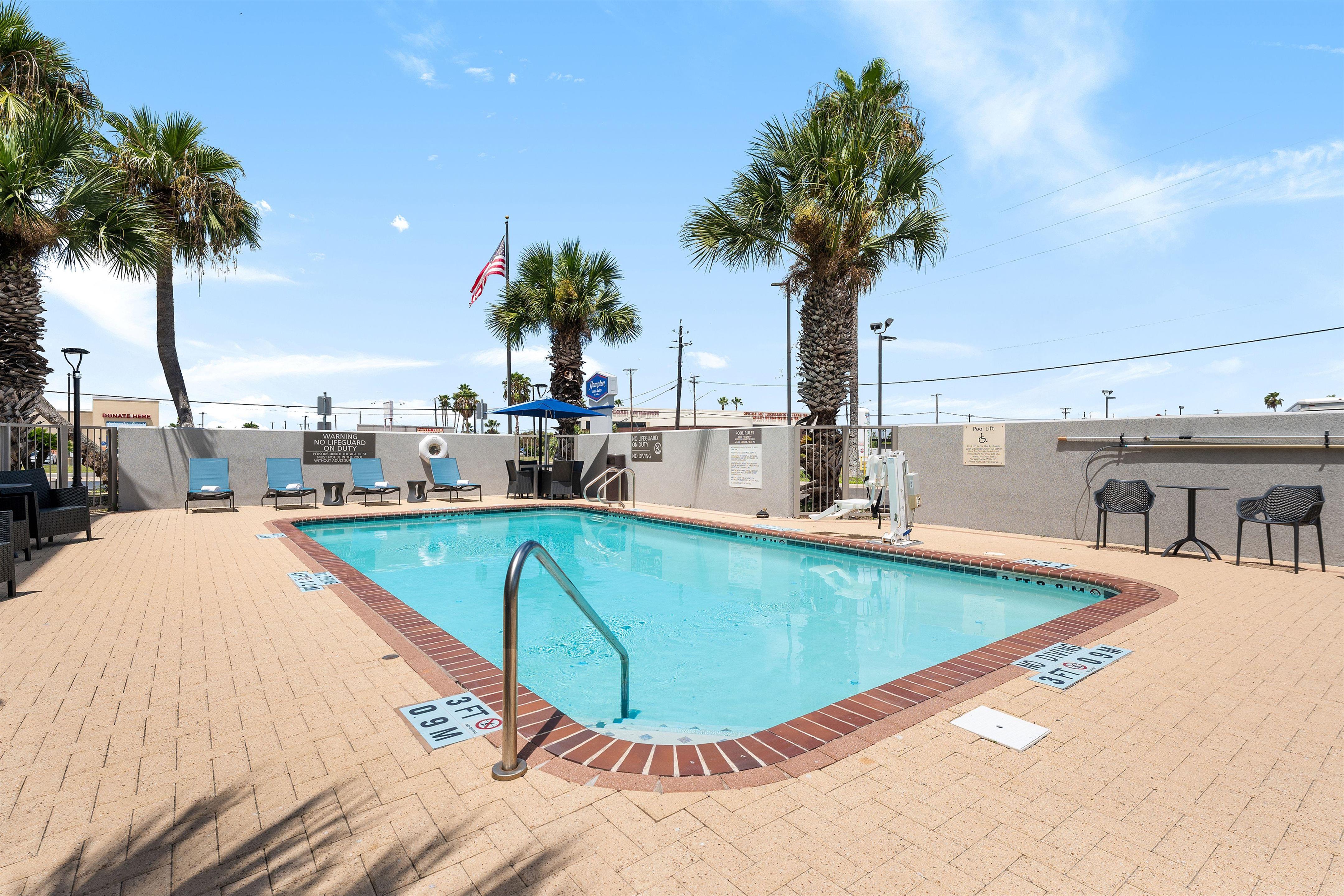 Pool | Hampton Inn & Suites Harlingen
