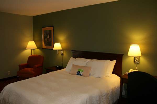  - Hampton Inn Hillsville - I-77, Exit 14