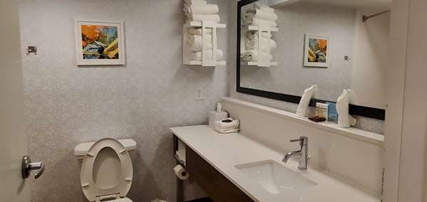  - Hampton Inn Hillsville - I-77, Exit 14