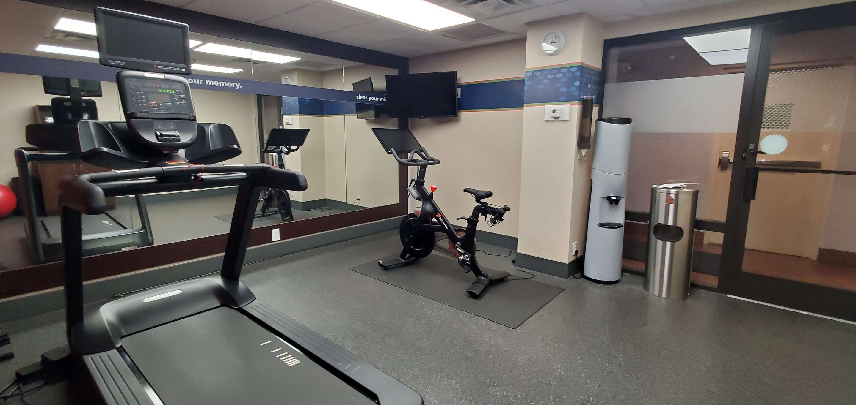 Health club fitness center gym | Hampton Inn Hillsville