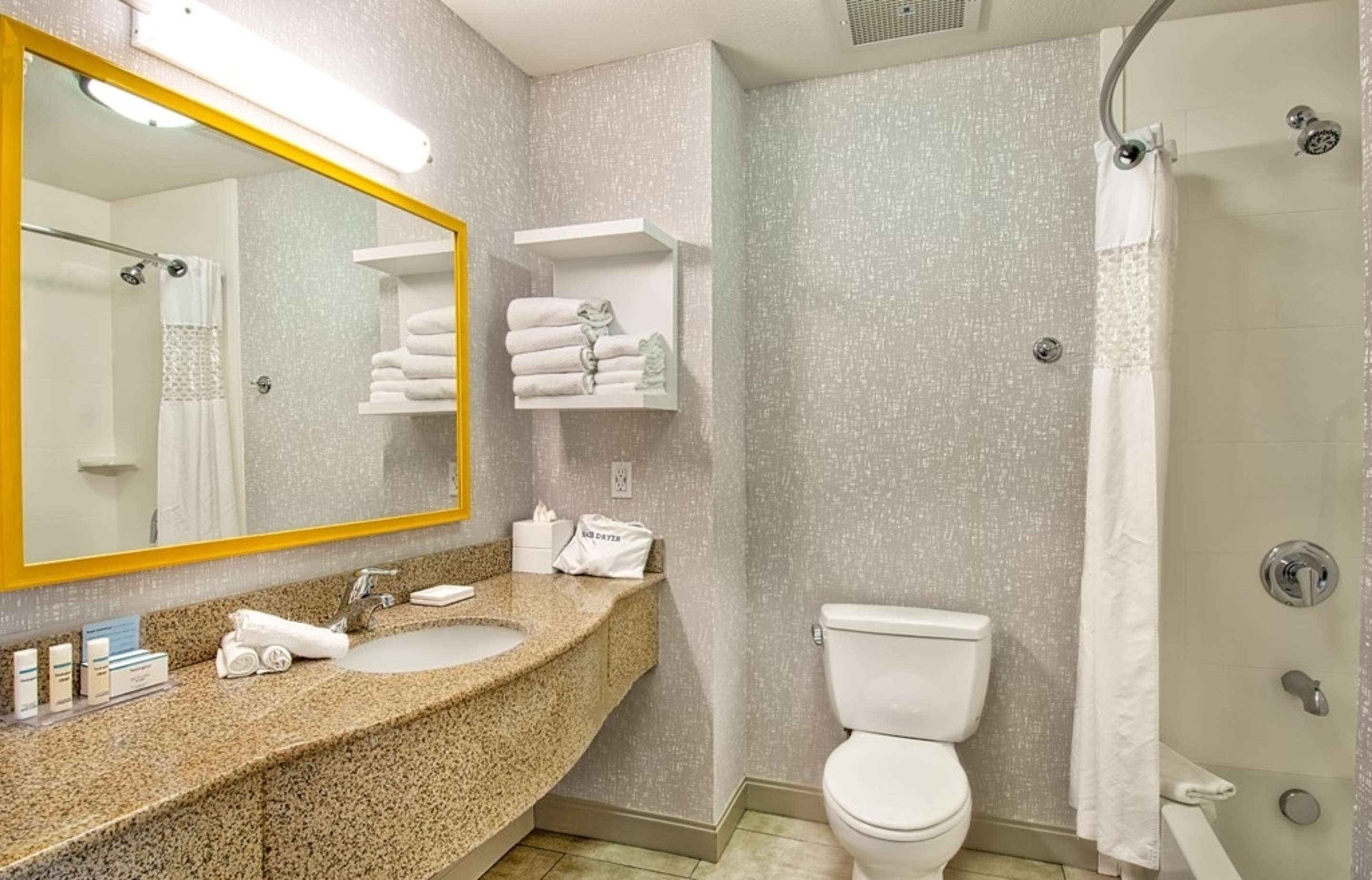 Guest room bath