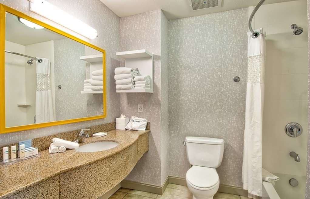 Hampton Inn And Suites Hemet Room Type - 2QN MOB/HEA ACC RIS STE NS