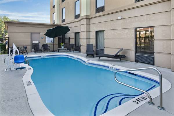 Pool - Hampton Inn Hinesville