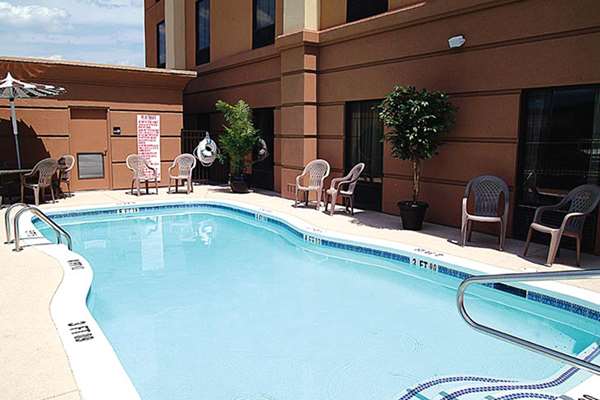 Pool - Hampton Inn Hinesville