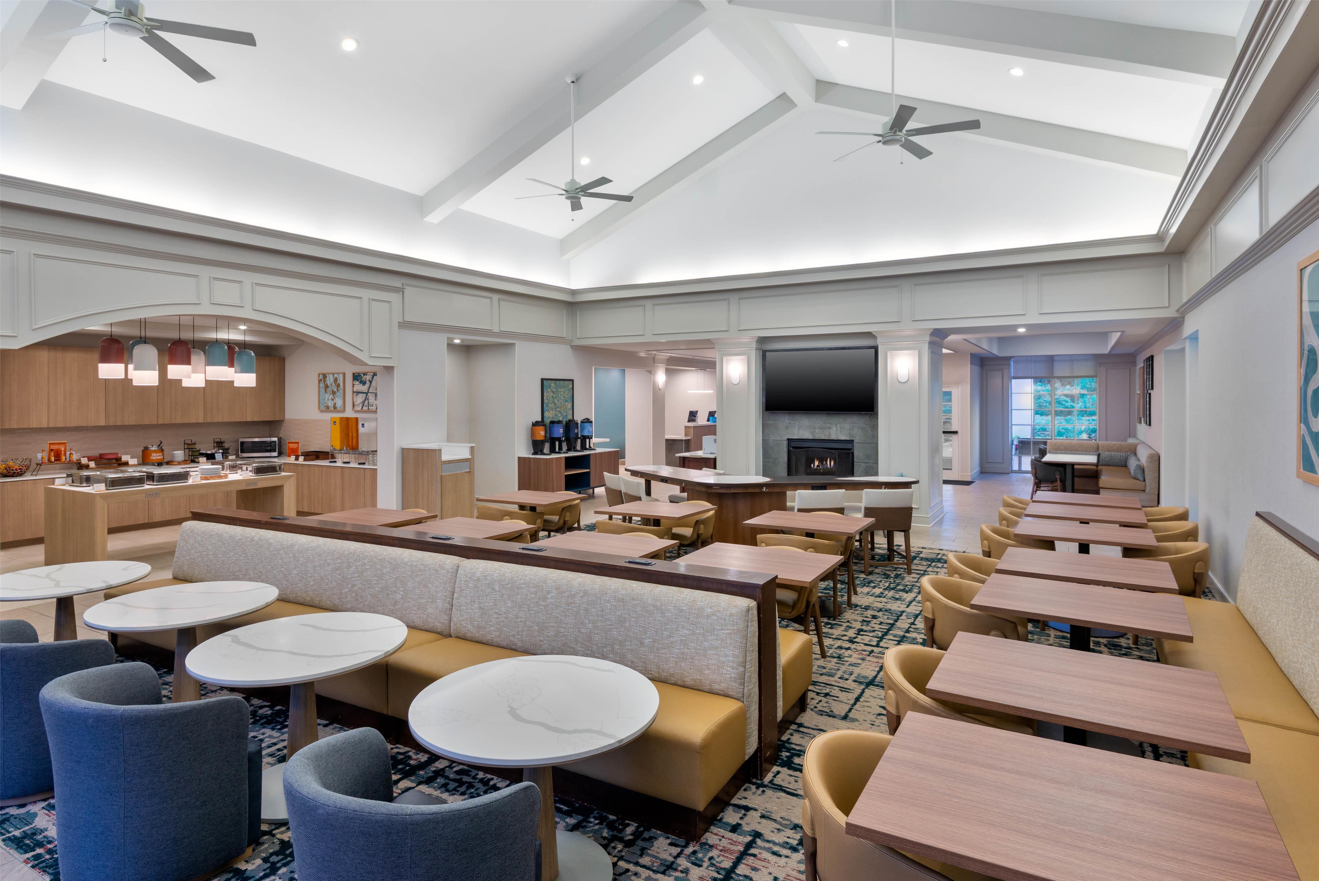 Lobby | Homewood Suites by Hilton Holyoke-Springfield/North