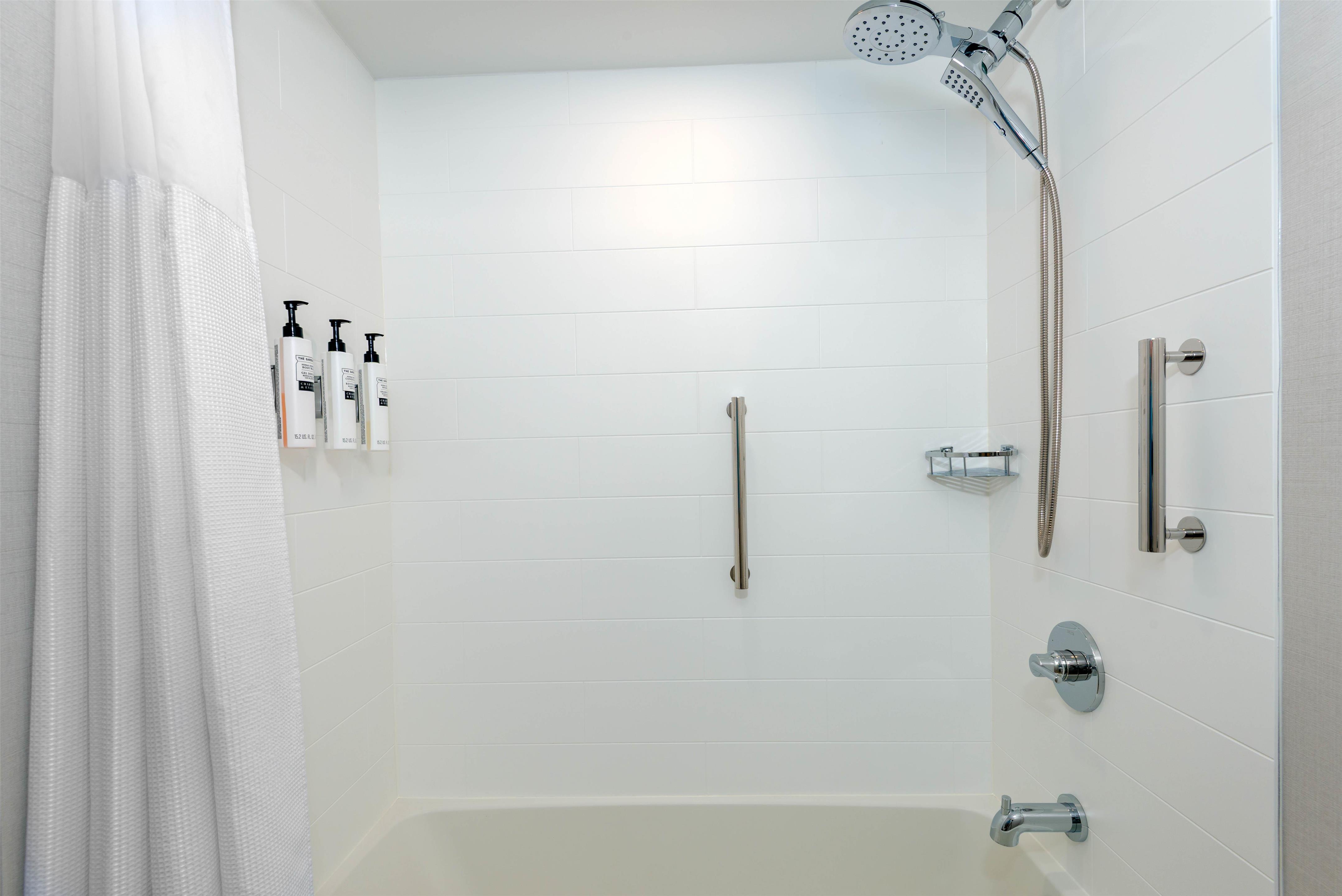 Guest room bath