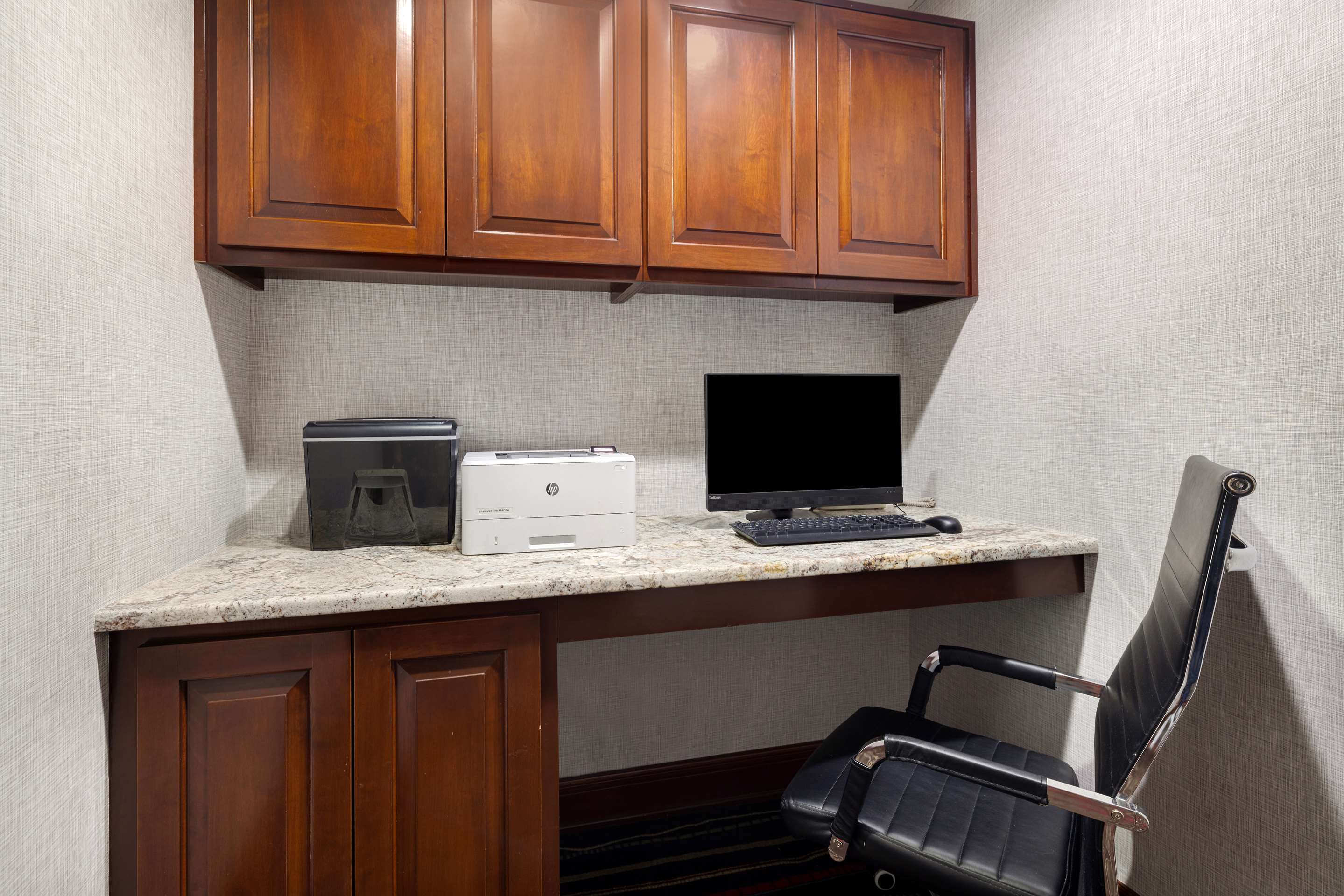 Business Center | Hampton Inn Hot Springs