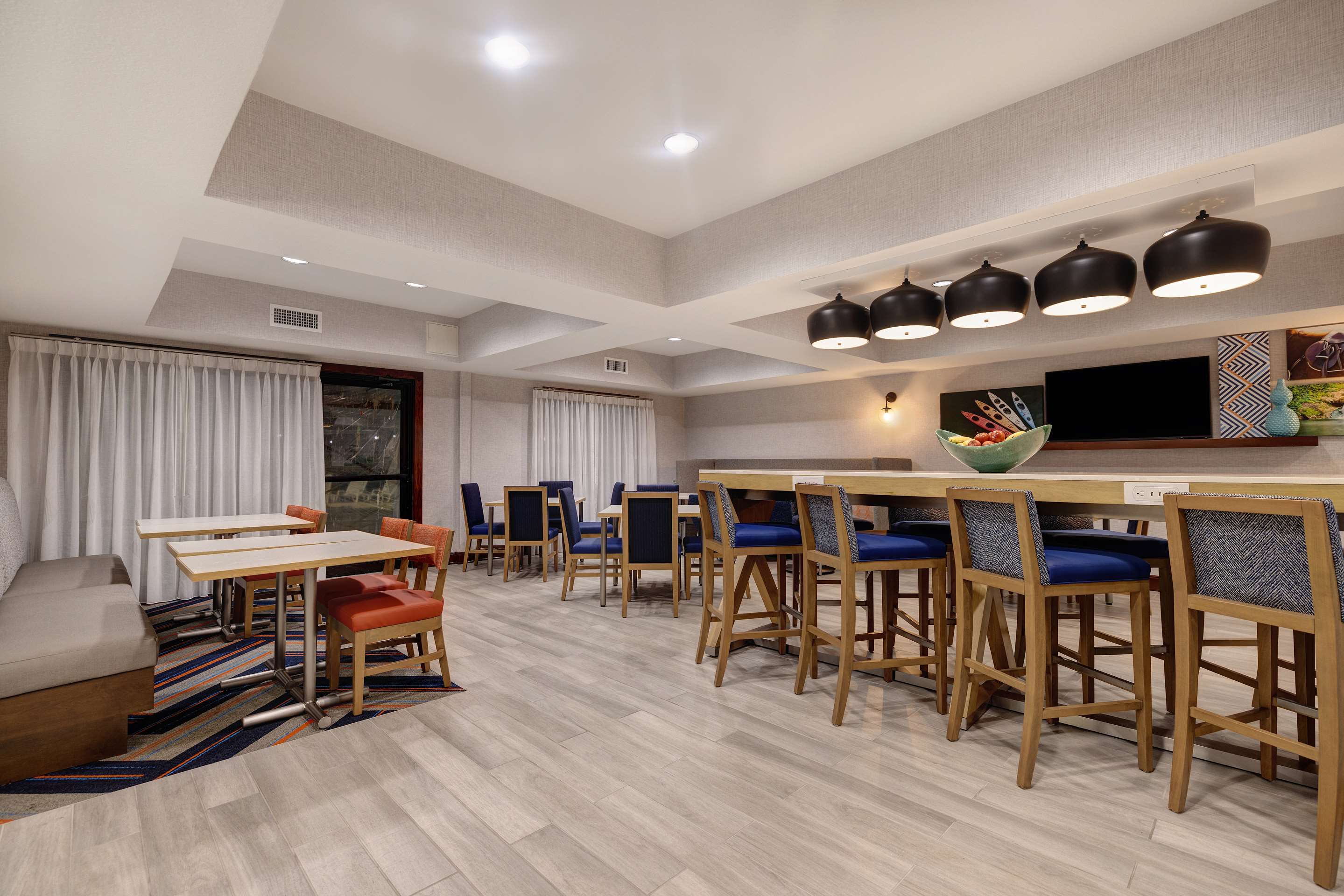 Breakfast Area | Hampton Inn Hot Springs