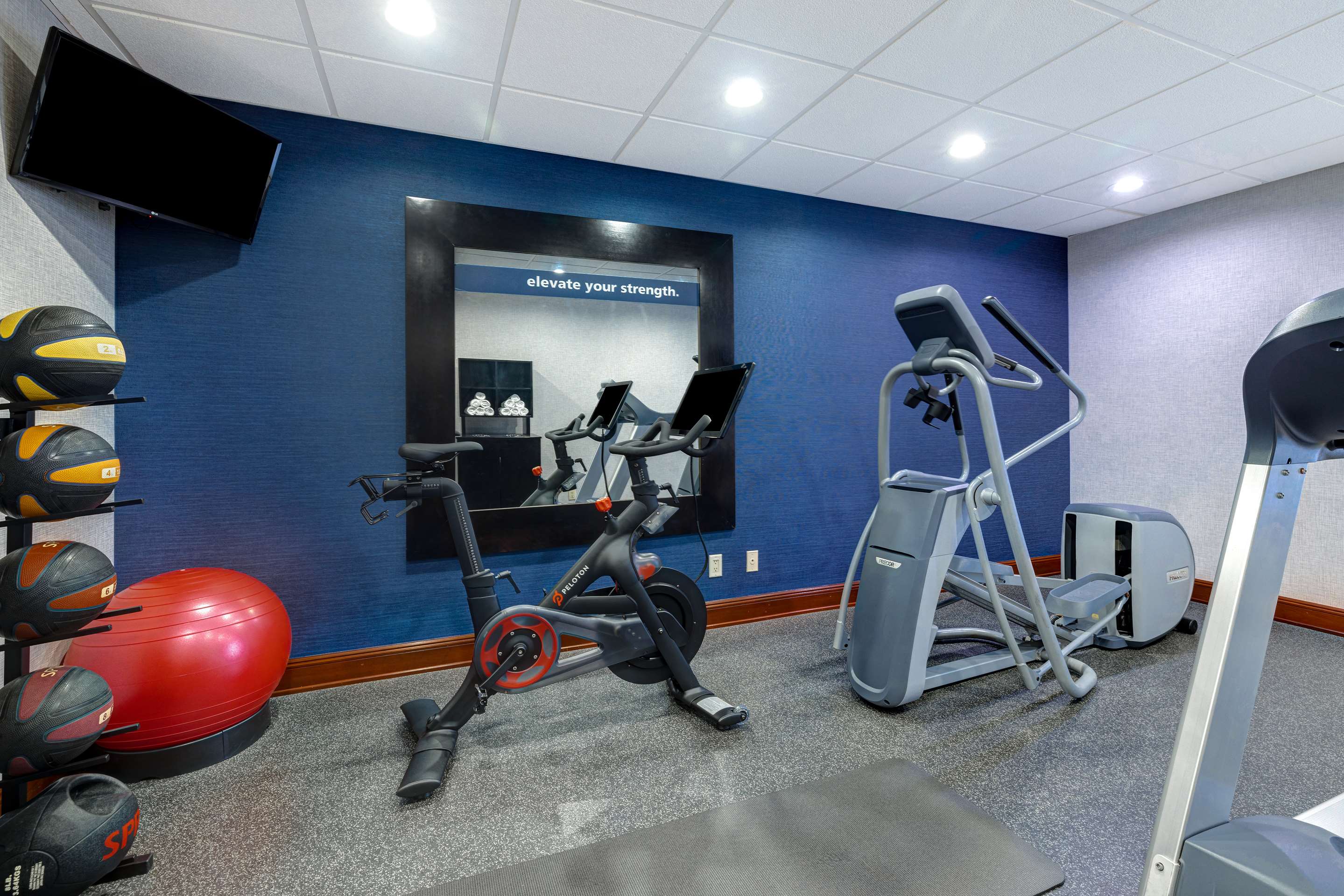 Health club fitness center gym | Hampton Inn Hot Springs