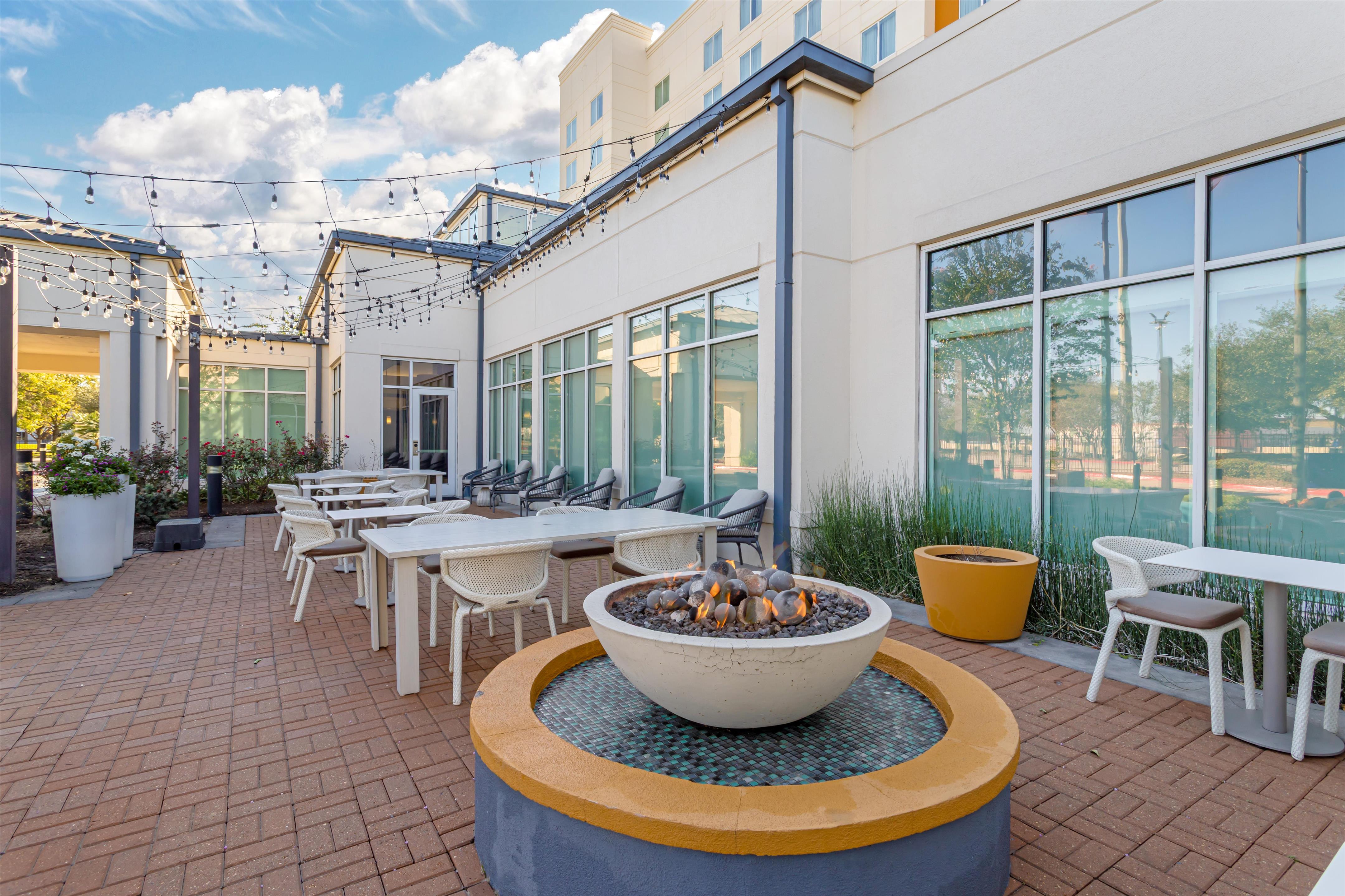 Exterior | Hilton Garden Inn Houston NW America Plaza