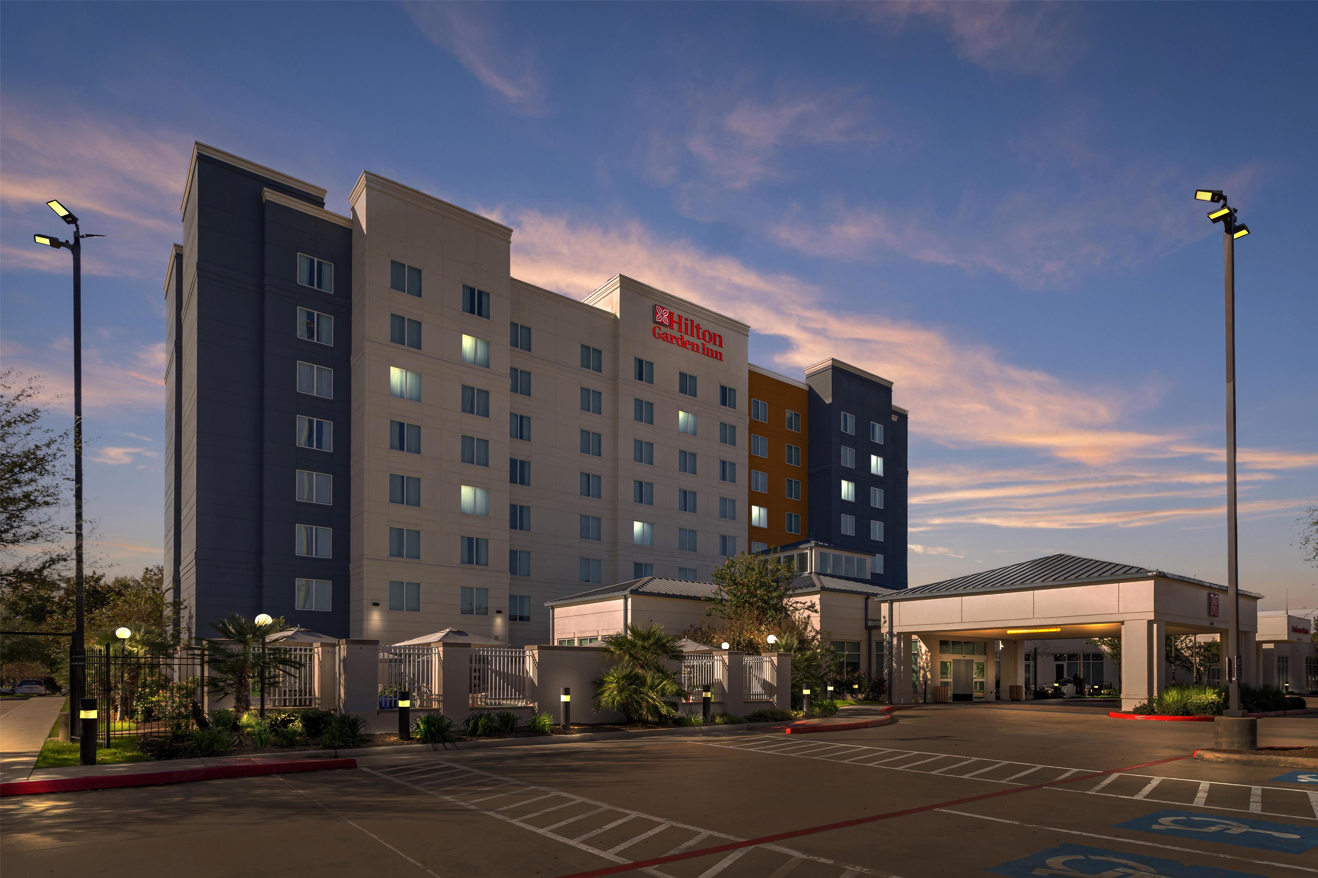 Exterior | Hilton Garden Inn Houston NW America Plaza
