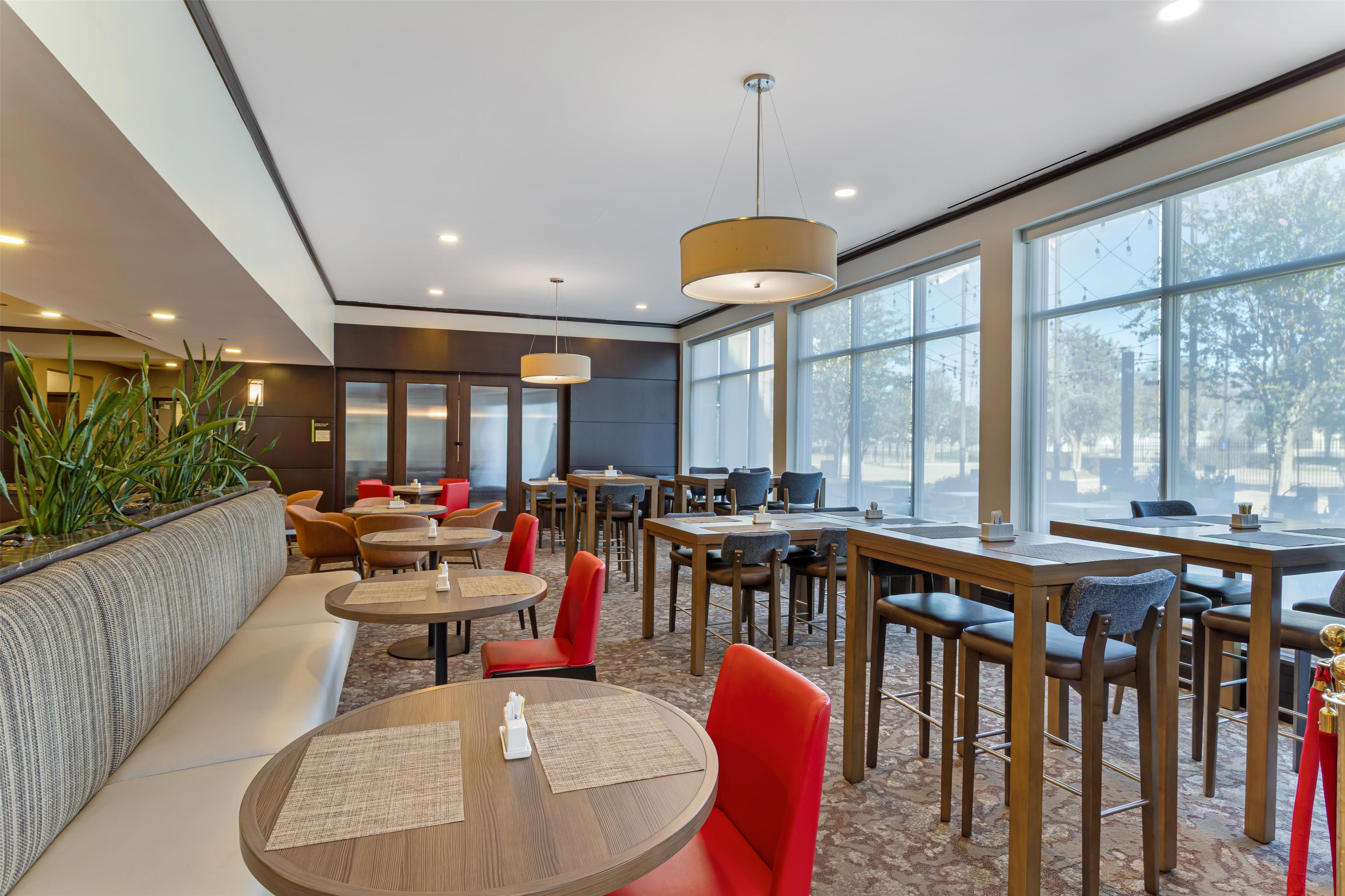 Restaurant | Hilton Garden Inn Houston NW America Plaza