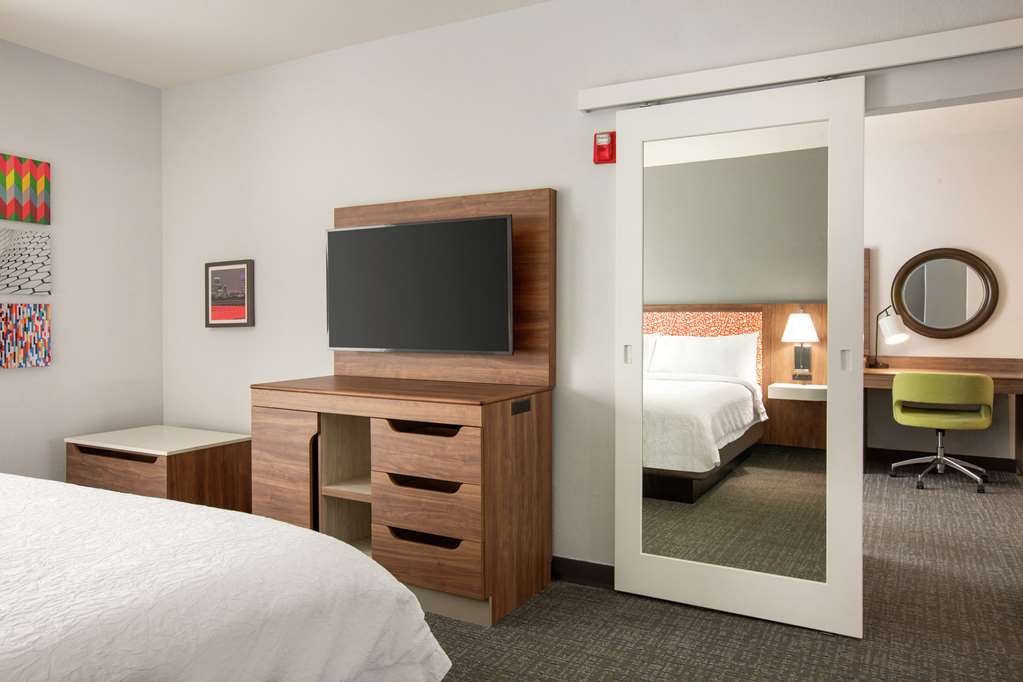 Hampton Inn & Suites by Hilton Houston-Cypress Station Room Type - 1KN HEARING ACC STE NOSMOK