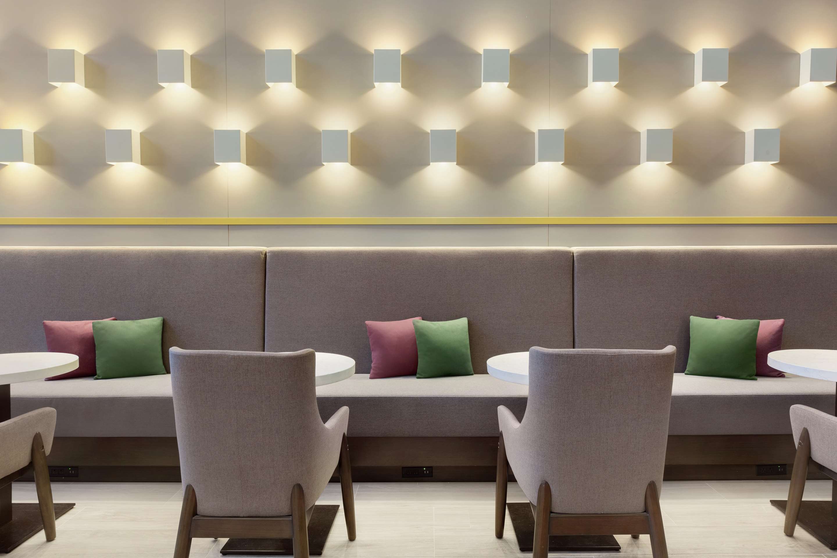 Breakfast Area | Hampton Inn & Suites Houston-Cypress Station