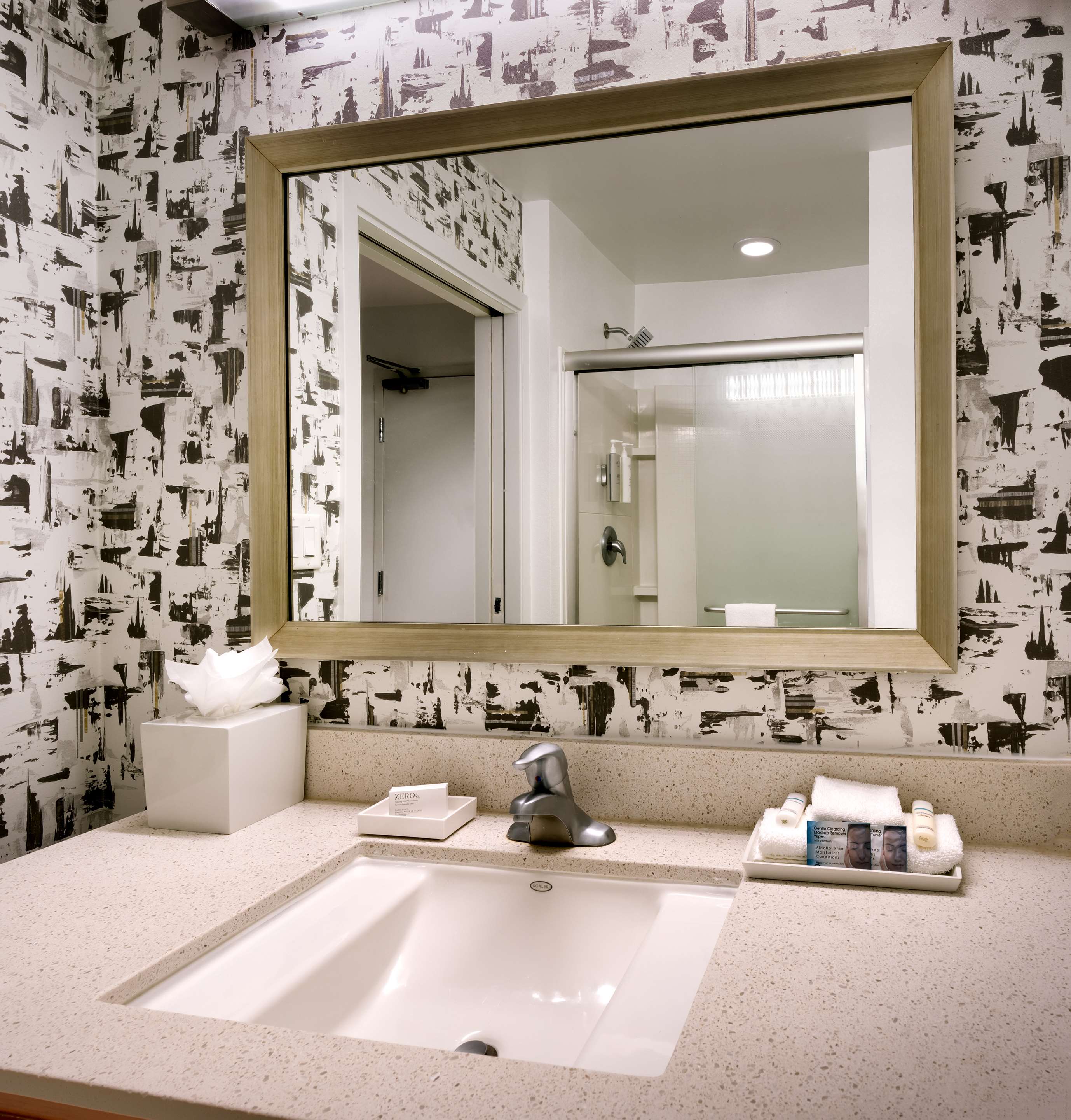 Guest room bath