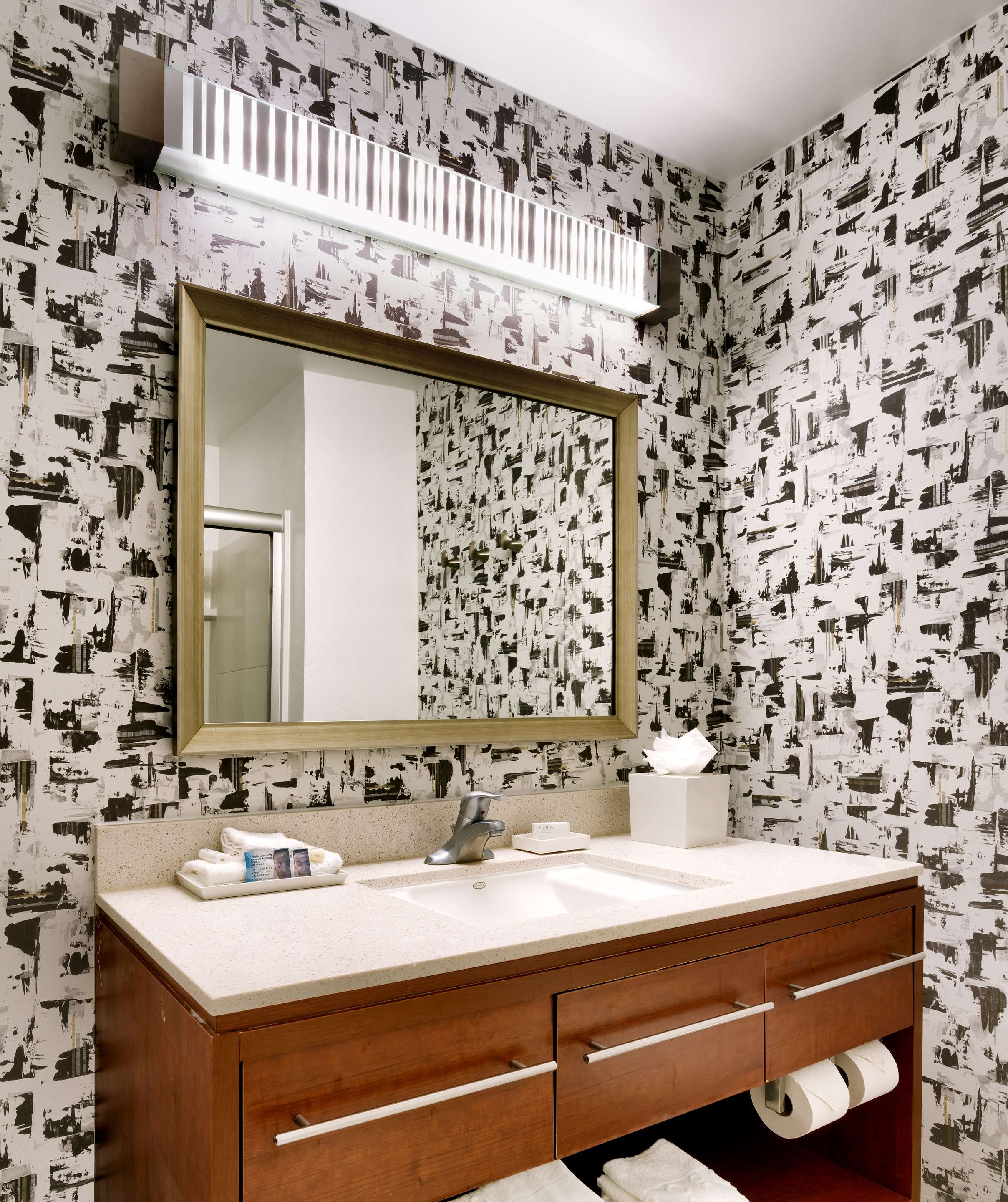 Guest room bath