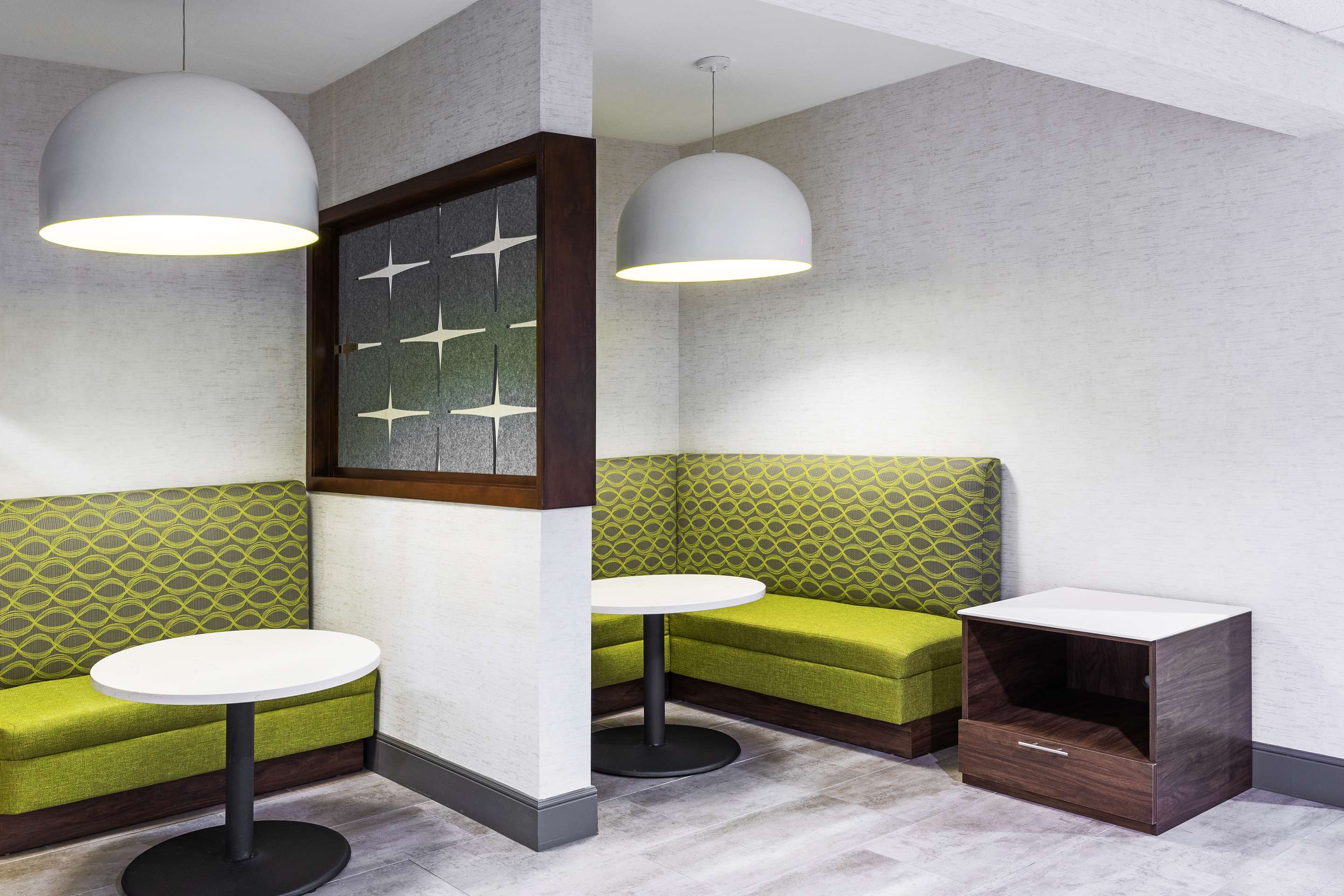 Business Center | Hampton Inn & Suites Houston Heights I-10