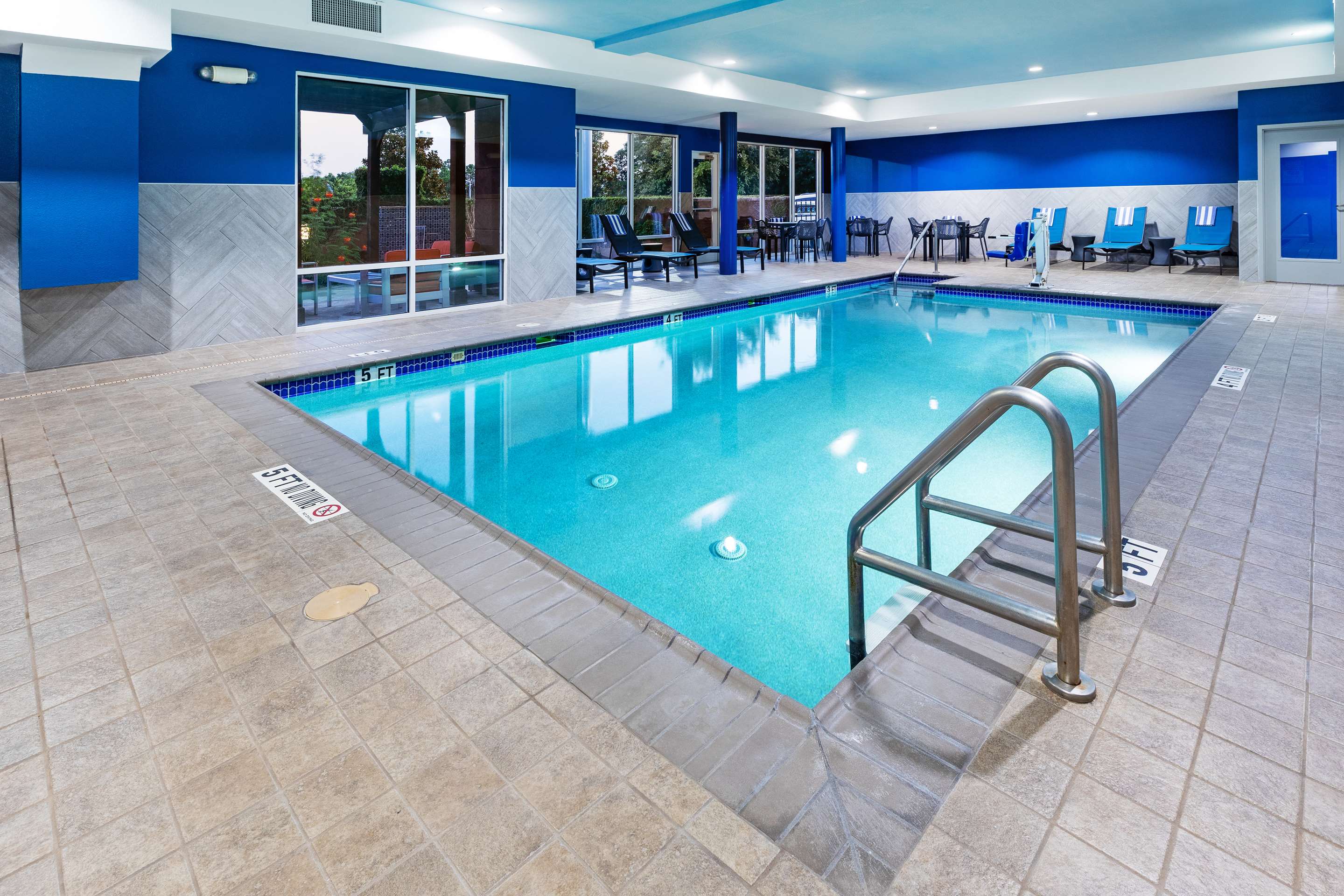 Pool | Hampton Inn & Suites Houston Heights I-10