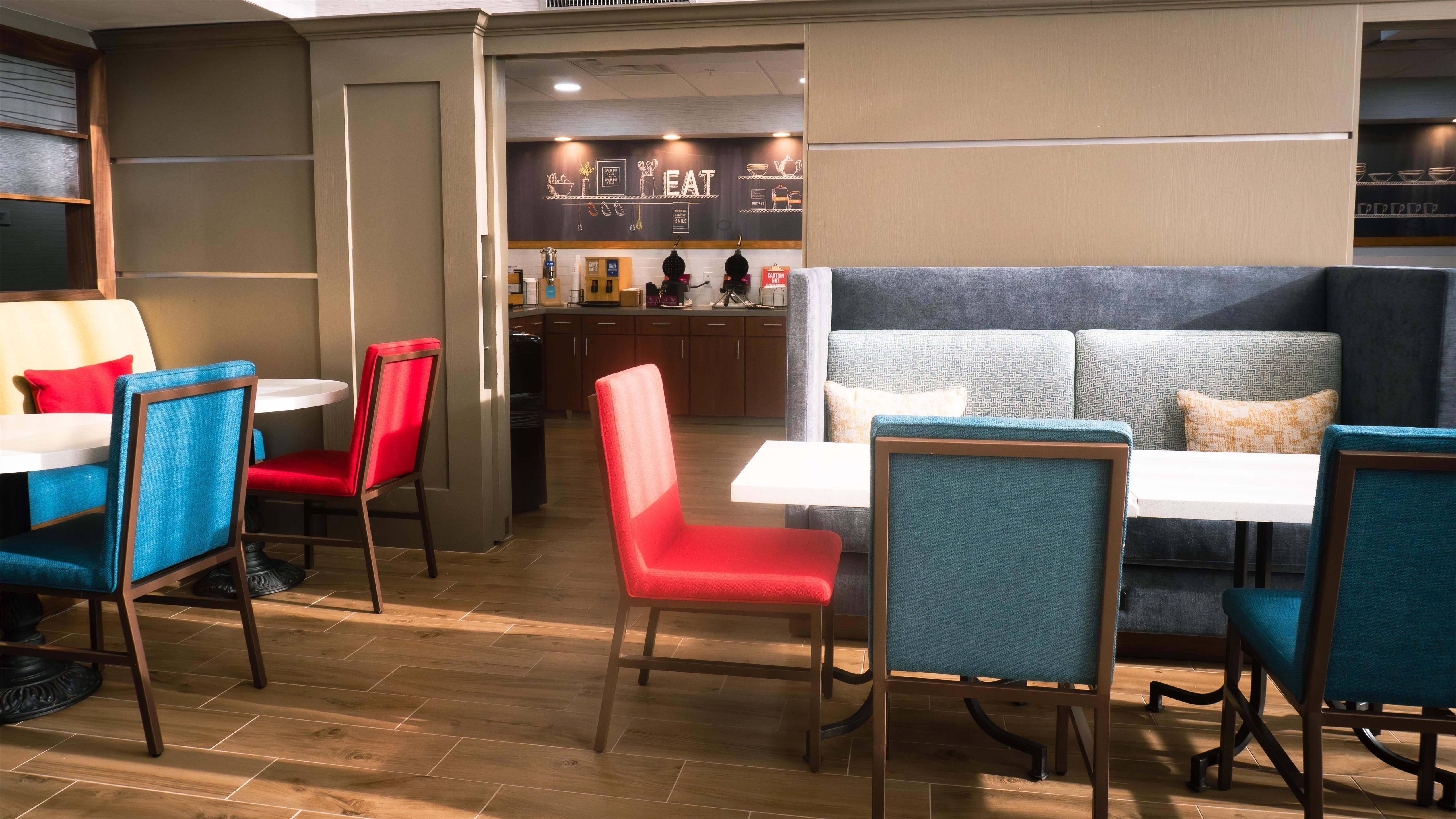 Breakfast Area | Hampton Inn & Suites Houston Katy