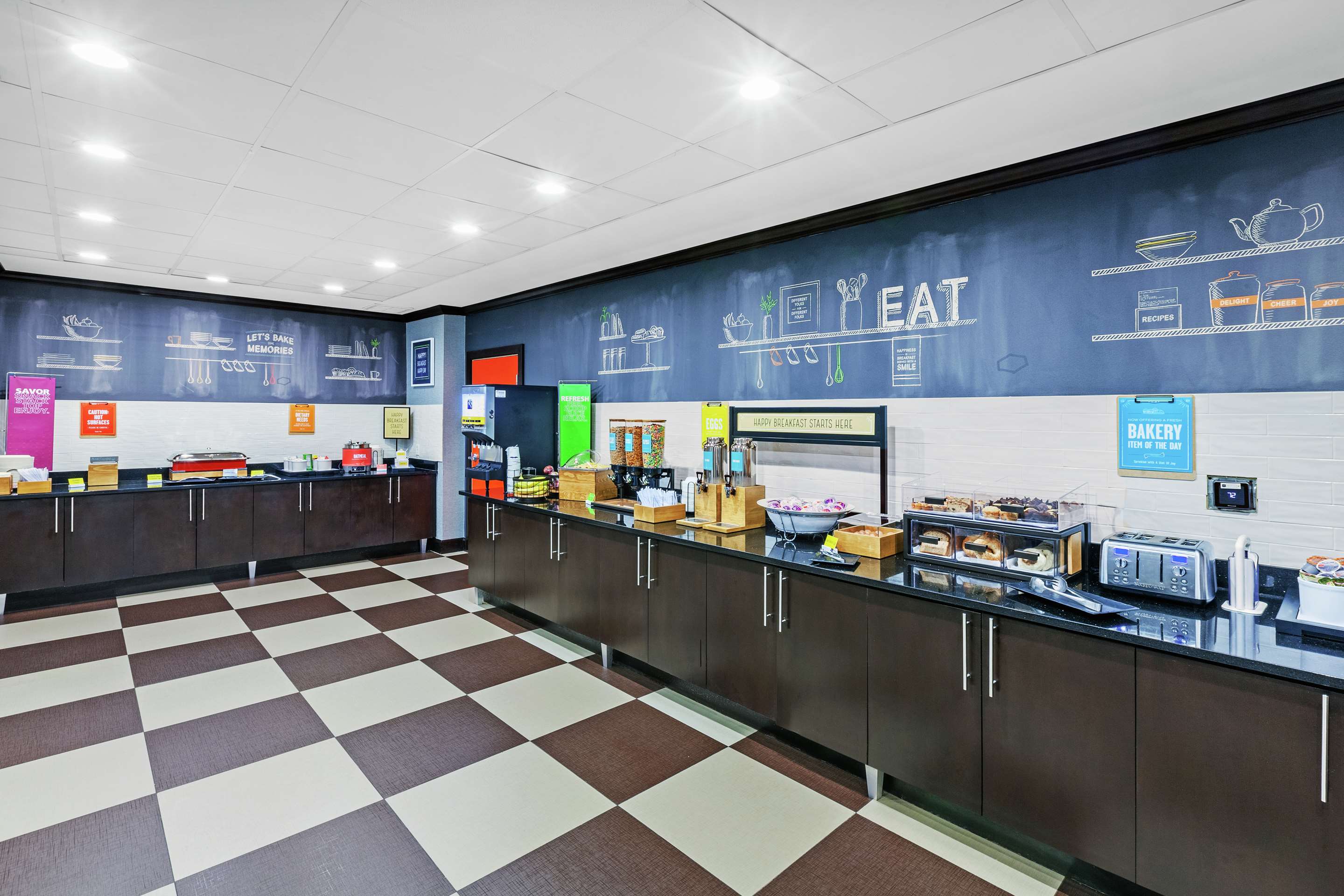 Breakfast Area | Hampton Inn & Suites Houston/League City, TX