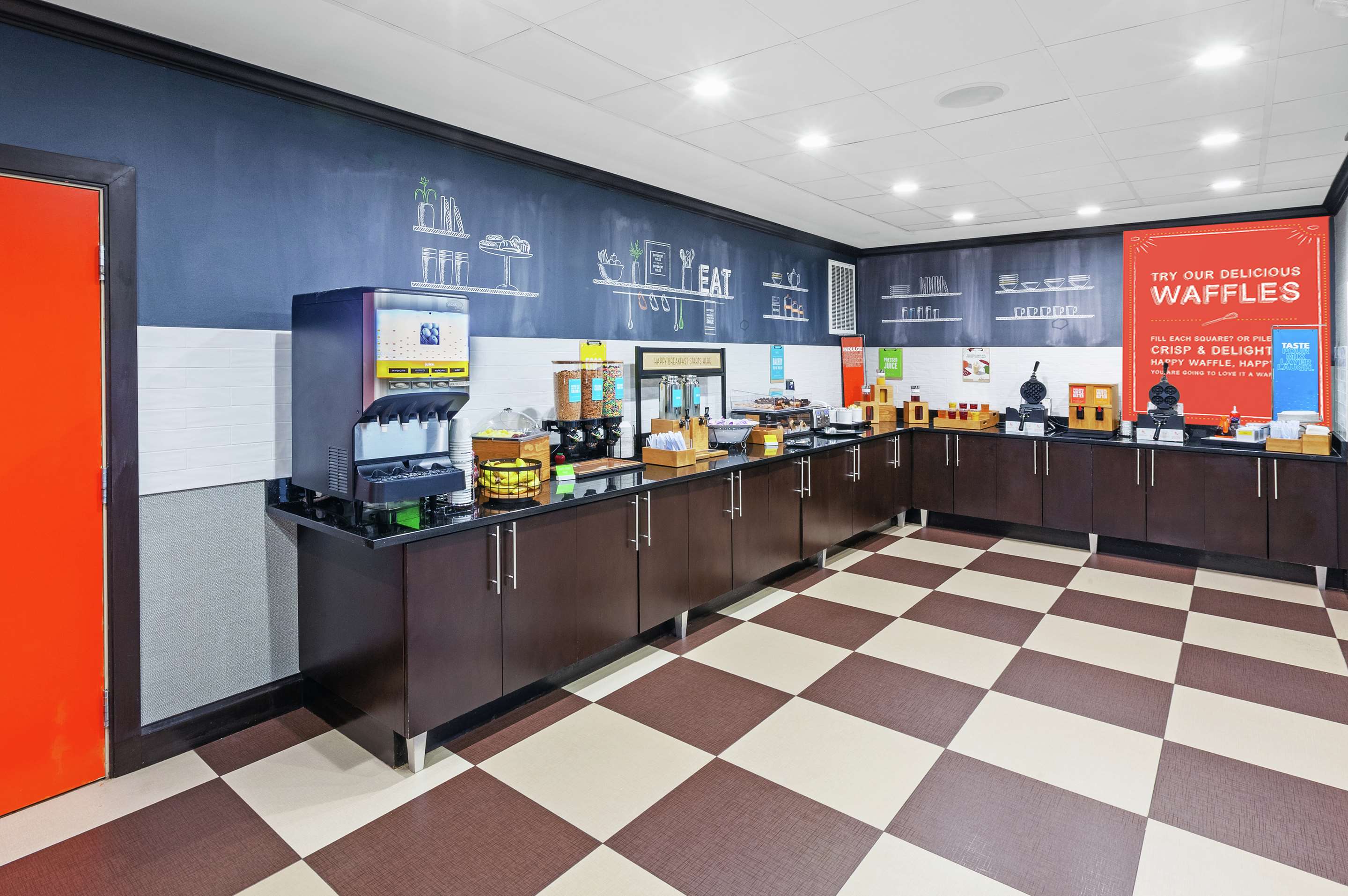 Breakfast Area | Hampton Inn & Suites Houston/League City, TX