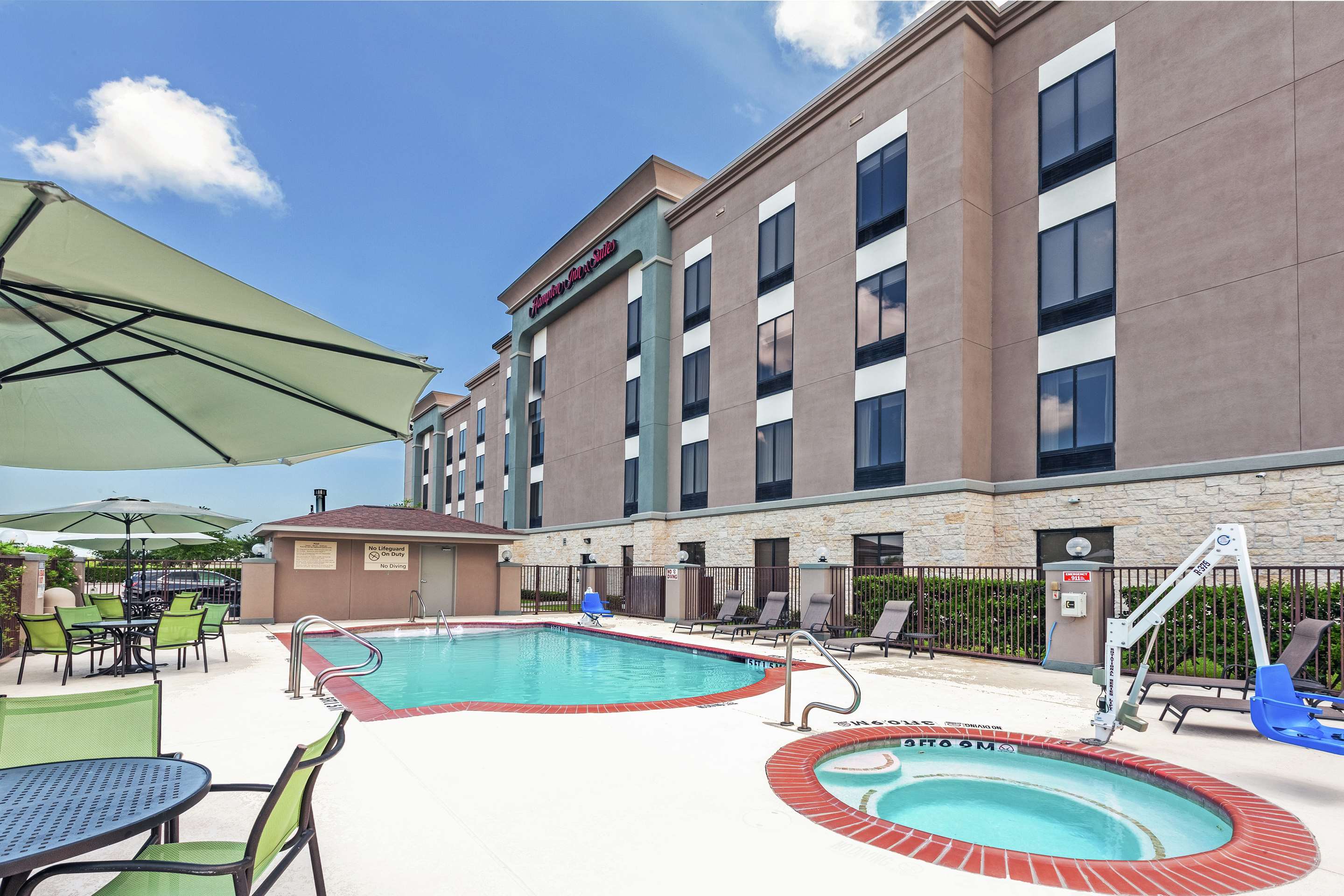Pool | Hampton Inn & Suites Houston/League City, TX